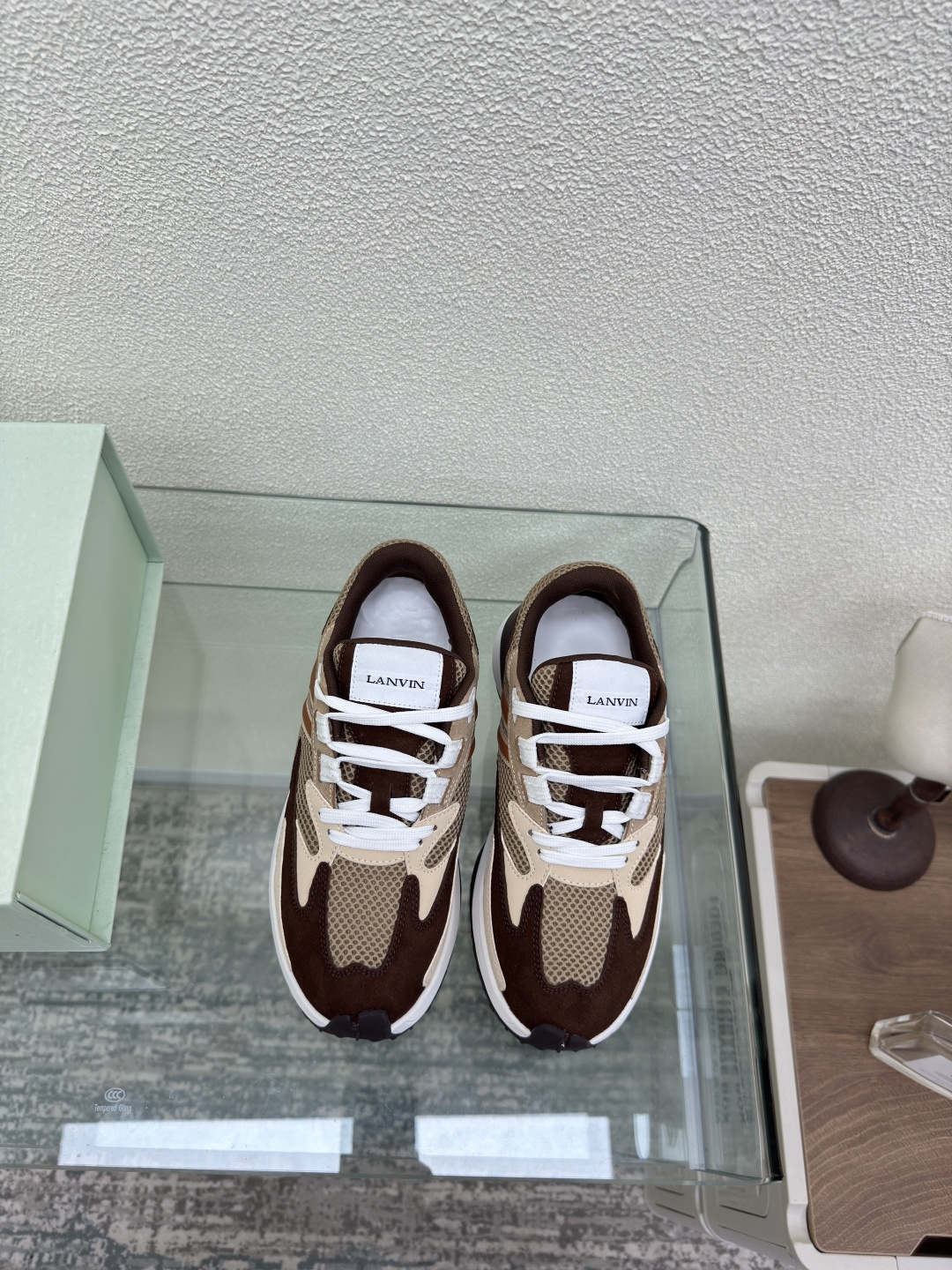 NO:459643,Langfan LANVIN full color running version brown fabric ox reverse velvet leather matching fabric sheepskin footbed TPU genuine leather outsole cloth brand logo A very clean dad shoes with very unique shape but surprisingly good footing effect. The pose is very good. All colors are the same as men and women 35 36 37 38 39 41 41 42 43 44 45, casual shoes/sports shoes, sneakers, sheepskin, Leather soles19860909浪凡LANVIN 全色齐 跑量版本 咖啡色 面料 牛反绒皮 搭配 织物 羊皮垫脚 TPU 真皮大底 布标品牌logo 很干净的一款老爹鞋 造型非常独特 但上脚效果却出奇的好 摆拍非常出片 全色都有 男女同款 35 36 37 38 39 41 41 42 43 44 45,休闲鞋/运动鞋,sneakers,sheepskin,Leather soles,Women's Shoes