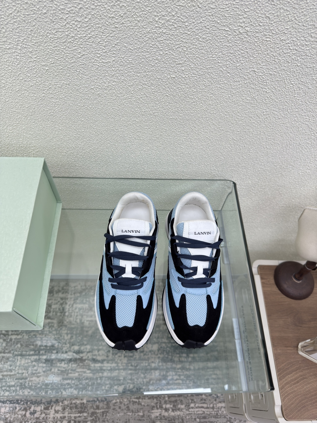 NO:459649,Langfan LANVIN full color running version Black and blue fabric ox reverse velvet leather Matching fabric sheepskin footbed TPU genuine leather outsole cloth brand logo A very clean dad shoes. The shape is very unique but the effect of footwear is surprisingly good. The pose is very good. There are all colors. The same style for men and women 35 36 37 38 39 41 41 42 43 44 45, casual shoes/sports shoes, sneakers, sheepskin, Leather soles19860909浪凡LANVIN 全色齐 跑量版本 黑蓝 面料 牛反绒皮 搭配 织物 羊皮垫脚 TPU 真皮大底 布标品牌logo 很干净的一款老爹鞋 造型非常独特 但上脚效果却出奇的好 摆拍非常出片 全色都有 男女同款 35 36 37 38 39 41 41 42 43 44 45,休闲鞋/运动鞋,sneakers,sheepskin,Leather soles,Women's Shoes