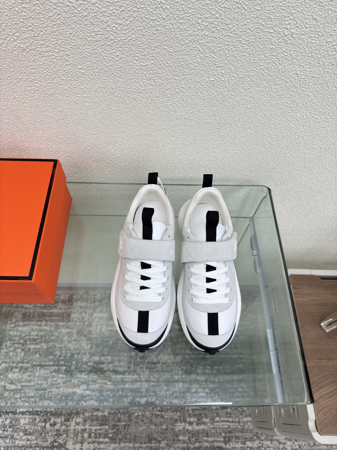 NO:459595,Hermes dad shoes sneakers classic matching raised logo white aries reverse velvet leather high-version TPU molded outsole women's style simple and crazy classic and versatile original integrated molded outsole handicraft fabric with calfskin thick sole design full of high-end sense of shoes nobles eye-catching women's style 35 36 37 38 39 40 configuration original packaging, casual shoes/sports shoes, hermes, sneakers, cowhide19860909爱马仕 老爹鞋 运动鞋  经典搭配 凸起logo  米白羊反绒皮 高版本 TPU成型大底 女款 简约狂魔 经典百搭 原版一体成型大底 手工艺 面料选用小牛皮  厚底 设计 内涵高端感十足 鞋中贵族  醒目 女款 35 36 37 38 39 40     配置原版包装,休闲鞋/运动鞋,hermes,sneakers,cowhide,Women's Shoes