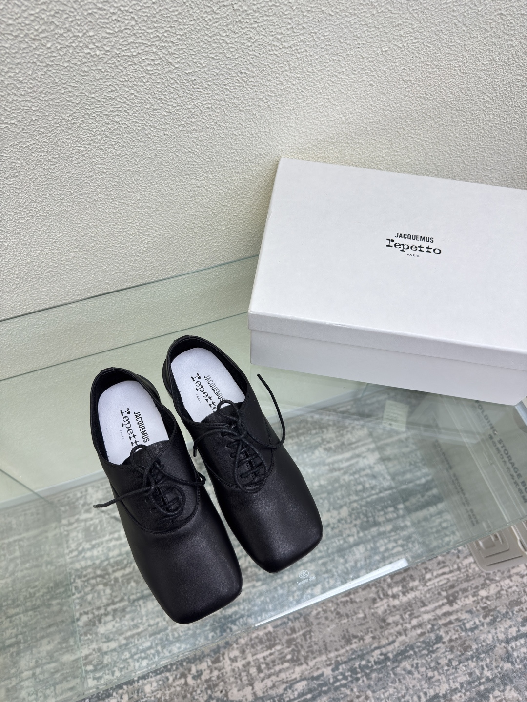 NO:459654,JACQUEMUS + REPETTO | Geometric Sculpture JACQUEMUS and REPETTO jointly launched a new series 25 aw Round toe square heel lace shoes Round heel Decoration Black Calfskin Series Highlights Personality Bright style ———————————————————————————— Fabric Calfskin Inner Lambskin Outsole Italian leather outsole Size 35 36 37 38 39 40 41 (40 41 customization), casual shoes/sneakers, cowhide, sheepskin, Leather soles19860909JACQUEMUS + REPETTO｜几何雕塑 JACQUEMUS与REPETTO联名系列全新登陆 25 aw 圆头方跟 绑带鞋 圆跟 装饰 黑色 小牛皮 系列 个性突出 鲜明格调  ————————————— 面料 小牛皮 内里 小羊皮 大底 意大利真皮大底 码数 35 36 37 38 39 40 41（40 41定制）,休闲鞋/运动鞋,sneakers,cowhide,sheepskin,Leather soles,Women's Shoes