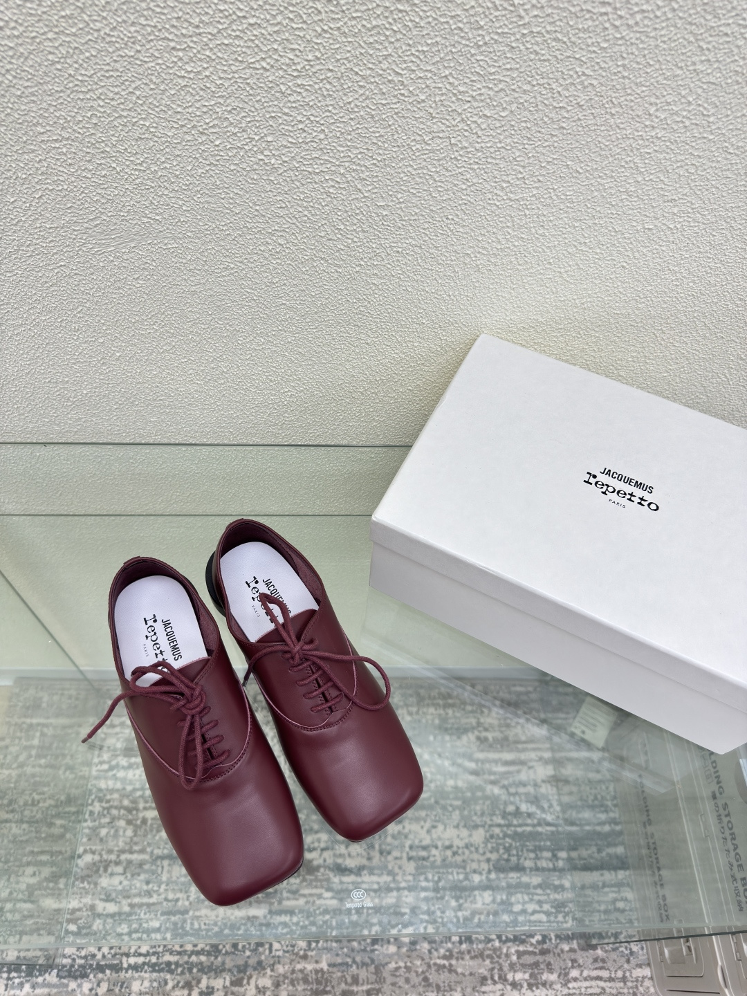 NO:459657,JACQUEMUS + REPETTO | Geometric Sculpture JACQUEMUS and REPETTO jointly launched a new series 25 aw Round toe square heel lace shoes Round heel Decoration Burgundy Calfskin Series Highlights Personality Bright style ———————————————————————————————— Fabric Calfskin Inner Lambskin Outsole Italian leather outsole Size 35 36 37 38 39 40 41 (40 41 customization), casual shoes/sports shoes, sneakers, cowhide, sheepskin, Leather soles19860909JACQUEMUS + REPETTO｜几何雕塑 JACQUEMUS与REPETTO联名系列全新登陆 25 aw 圆头方跟 绑带鞋 圆跟 装饰 酒红色 小牛皮 系列 个性突出 鲜明格调  ————————————— 面料 小牛皮 内里 小羊皮 大底 意大利真皮大底 码数 35 36 37 38 39 40 41（40 41定制）,休闲鞋/运动鞋,sneakers,cowhide,sheepskin,Leather soles,Women's Shoes