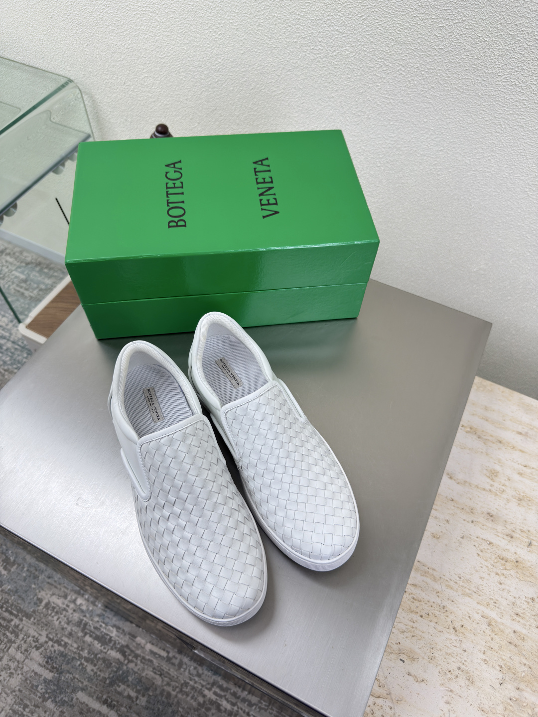 NO:487185,Men and women loafers Premium BV 7mm Level Knitting single shoes Genuine leather hand-woven BV Knot series Men and women men 10 white Weaving This classic model is simply bv latest ceiling Simple leather 7mm strip Hand-woven high-end fabric with high-end footbed sheepskin inner comfortable high-end Outsole Original molding outsole Benchmark version Select original packaging Shoe bag adopts glue logo process The highest end of the market Use hot melt glue toe toe heel easy to rebound and not deformed upper car line is selected from Italian computer needle truck Fine workmanship Select original packaging Three-in-one box Treat customers sincerely Women 34 35 36 37 38 39 40 Men 38 39 40 41 42 43  44 45 (34 40 customized for women, 38 45 customized for men), casual shoes/sports shoes, bottega veneta, loafers, sneakers, cowhide, sheepskin19860909男女款 乐福鞋 高级 BV 7毫米级 编织单鞋 真皮手工编织 BV Knot系列 男女款 男款10 白色 编织 这款经典款 简直bv最新天花板啦  简约一块皮7毫米抽条  手工编织而成 高档舒适 面料选用优质小牛皮 垫脚羊皮内里舒适高端 大底原版成型大底 对标对版 选用原版包装 鞋子布袋采用印胶logo工艺 市场最高端 采用热熔胶定型鞋头 后跟 易回弹不变形  鞋面车线选用意大利电脑针车 做工精细 选用原版包装 三合一盒子 真心对待客人 女款 34 35 36 37 38 39 40  男款 38 39 40 41 42 43 44 45（女34 40 定制 男38 45定制）,休闲鞋/运动鞋,bottega veneta,loafers,sneakers,cowhide,sheepskin,Women's Shoes