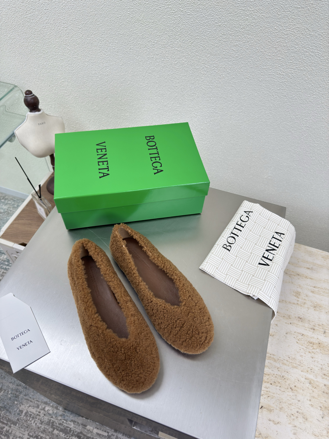 NO:487046,BV Rosa Ballerina Pure wool Single shoes Comfort Soft Single shoes Series Caramel color Flat design Soft and comfortable Built-in foot pads Comfort as clouds Super soft and comfortable This classic model is simply bv’s latest ceiling Colorful versatile Wool craft Hand-knitted High-end Fabric Hand-knitted foot pad sheepskin inner comfortable and high-end Outsole is made of Italian leather outsole & injection rubber craftsmanship Use light dyeing technology Benchmarked version Select original packaging Shoe bags use glue logo technology The highest end of the market Use hot melt glue toe toe heel Easy to rebound and not deformed The upper line is made of Italian computer needle truck Fine workmanship Select original packaging Treat customers sincerely 35 36 37 38 39 40 41 42 (40  41 42 Customized), furry shoes, bottega veneta, sheepskin, Leather soles19860909BV Rosa Ballerina 纯羊毛 单鞋 舒适 柔软 单鞋系列 焦糖色 平底设计 柔软舒适 内置垫脚 云朵般舒适 超级柔软舒适  这款经典款 简直bv最新天花板啦 彩色百搭  羊毛工艺  手工编织而成 高档舒适 面料 手工编织而成  垫脚羊皮内里舒适高端 大底选用意大利真皮大底&注塑橡胶工艺 运用轻染工艺 对标对版 选用原版包装 鞋子布袋采用印胶logo工艺 市场最高端 采用热熔胶定型鞋头 后跟 易回弹不变形  鞋面车线选用意大利电脑针车 做工精细 选用原版包装 真心对待客人 35 36 37 38 39 40 41 42 （40 41 42 定制）,毛毛鞋单鞋,bottega veneta,sheepskin,Leather soles,Women's Shoes