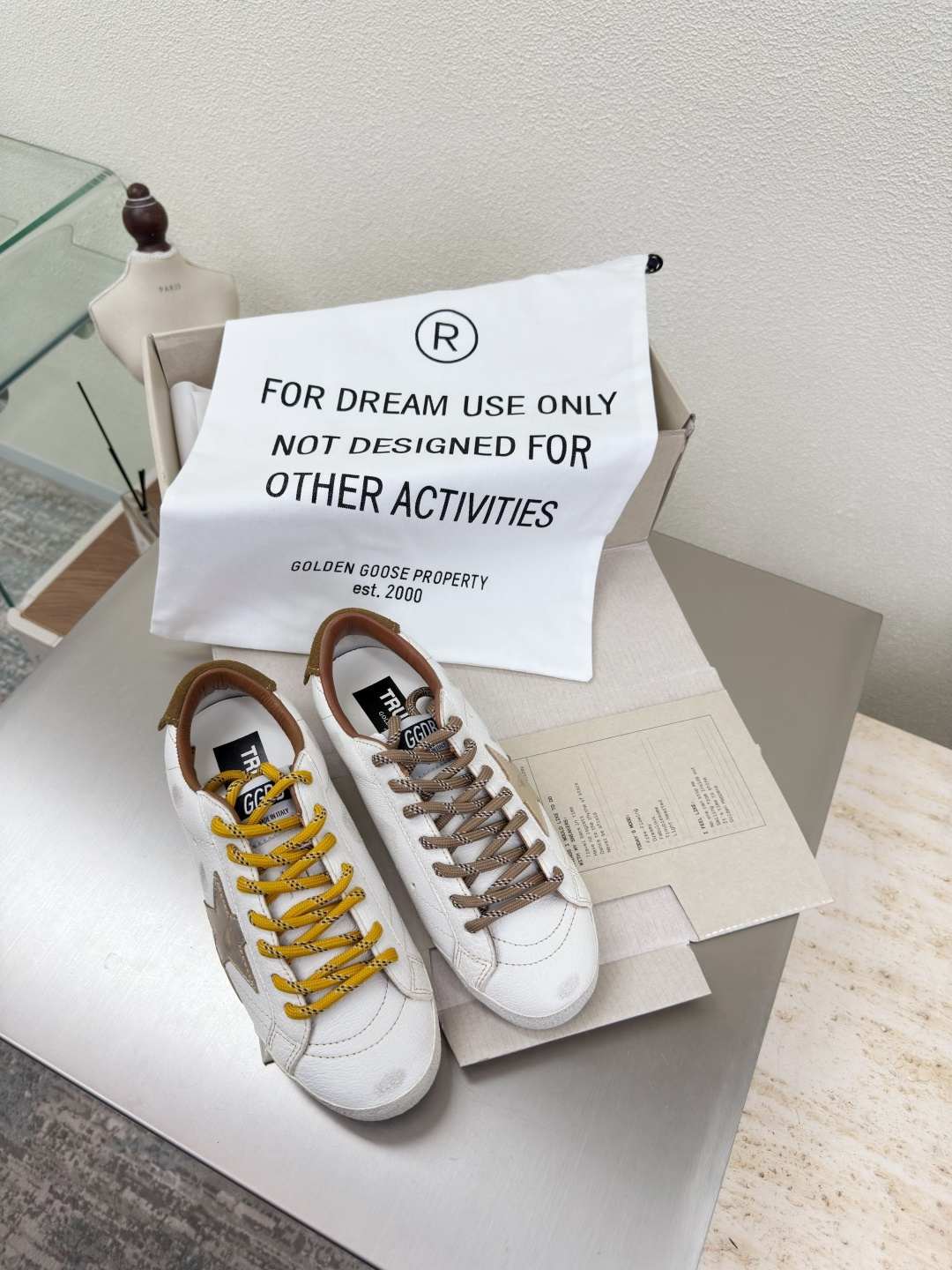 NO:486887,GGDB 25ss couples's German training shoes | Street fashion cool style men's 10 white old style GGDB 25ss couples's German training shoes are so easy to eat!  The unique old design is matched with classic star elements, and the sense of fashion is full. Whether you are going out with your partner or having a party with friends, you can easily become the focus. Fabric, mercerized beef reverse velvet leather, inner lambskin lining, outsole, original uniform combination outsole, women's model 35 36 37 38 39 40 41 Men's model 39 40 41 42 43 44 45 (men's 39 45 customized size) Configure original packaging, casual shoes/sports shoes, sneakers, sheepskin19860909GGDB 25ss情侣款德训鞋|街头潮酷风 男款10 白色 做旧风 GGDB 25ss情侣款德训鞋也太好嗑啦！ 独特的做旧设计搭配经典的星星元素,时尚感拉满. 无论是和对象出街还是和朋友聚会 都能轻松成为焦点.  面料 对版丝光牛反绒皮  内里 小羊皮里  大底 原版一致组合大底 女款 35 36 37 38 39 40 41 男款39 40 41 42 43 44 45（男39 45 定制码数） 配置原版包装,休闲鞋/运动鞋,sneakers,sheepskin,Women's Shoes