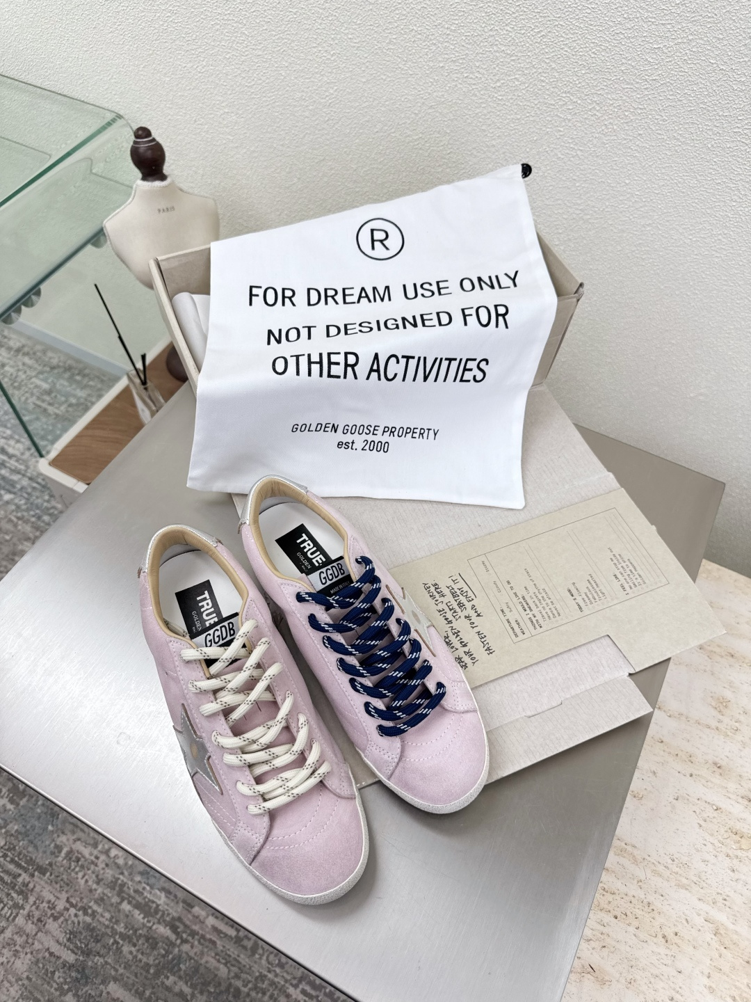 NO:486902,GGDB 25ss couples's German training shoes | Street fashion cool style men's 10 velvet pink GGDB 25ss couples's German training shoes are so easy to eat!  The unique old design is matched with classic star elements, and the sense of fashion is full. Whether you are going out with your partner or having a party with friends, you can easily become the focus. Fabric, mercerized beef reverse velvet leather, inner lambskin lining, outsole, original uniform combination outsole, women's model 35 36 37 38 39 40 41 Men's model 39 40 41 42 43 44 45 (men's 39 45 customized size) Configure original packaging, casual shoes/sports shoes, sneakers, sheepskin19860909GGDB 25ss情侣款德训鞋|街头潮酷风 男款10 丝绒粉 GGDB 25ss情侣款德训鞋也太好嗑啦！ 独特的做旧设计搭配经典的星星元素,时尚感拉满. 无论是和对象出街还是和朋友聚会 都能轻松成为焦点.  面料 对版丝光牛反绒皮  内里 小羊皮里  大底 原版一致组合大底 女款 35 36 37 38 39 40 41 男款39 40 41 42 43 44 45（男39 45 定制码数） 配置原版包装,休闲鞋/运动鞋,sneakers,sheepskin,Women's Shoes