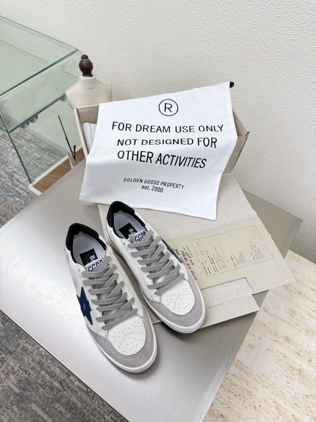 NO:486907,GGDB 25ss couples's German training shoes | Street trendy and cool men's 10 Blue Star GGDB 25ss couples's German training shoes are so easy to eat!  The unique old design is matched with classic star elements, and the sense of fashion is full. Whether you are going out with your partner or having a party with friends, you can easily become the focus. Fabric, mercerized beef reverse velvet leather, inner lambskin lining, outsole, original uniform combination outsole, women's model 35 36 37 38 39 40 41 Men's model 39 40 41 42 43 44 45 (men's 39 45 customized size) Configure original packaging, casual shoes/sports shoes, sneakers, sheepskin19860909GGDB 25ss情侣款德训鞋|街头潮酷风 男款10 蓝星 GGDB 25ss情侣款德训鞋也太好嗑啦！ 独特的做旧设计搭配经典的星星元素,时尚感拉满. 无论是和对象出街还是和朋友聚会 都能轻松成为焦点.  面料 对版丝光牛反绒皮  内里 小羊皮里  大底 原版一致组合大底 女款 35 36 37 38 39 40 41 男款39 40 41 42 43 44 45（男39 45 定制码数） 配置原版包装,休闲鞋/运动鞋,sneakers,sheepskin,Women's Shoes