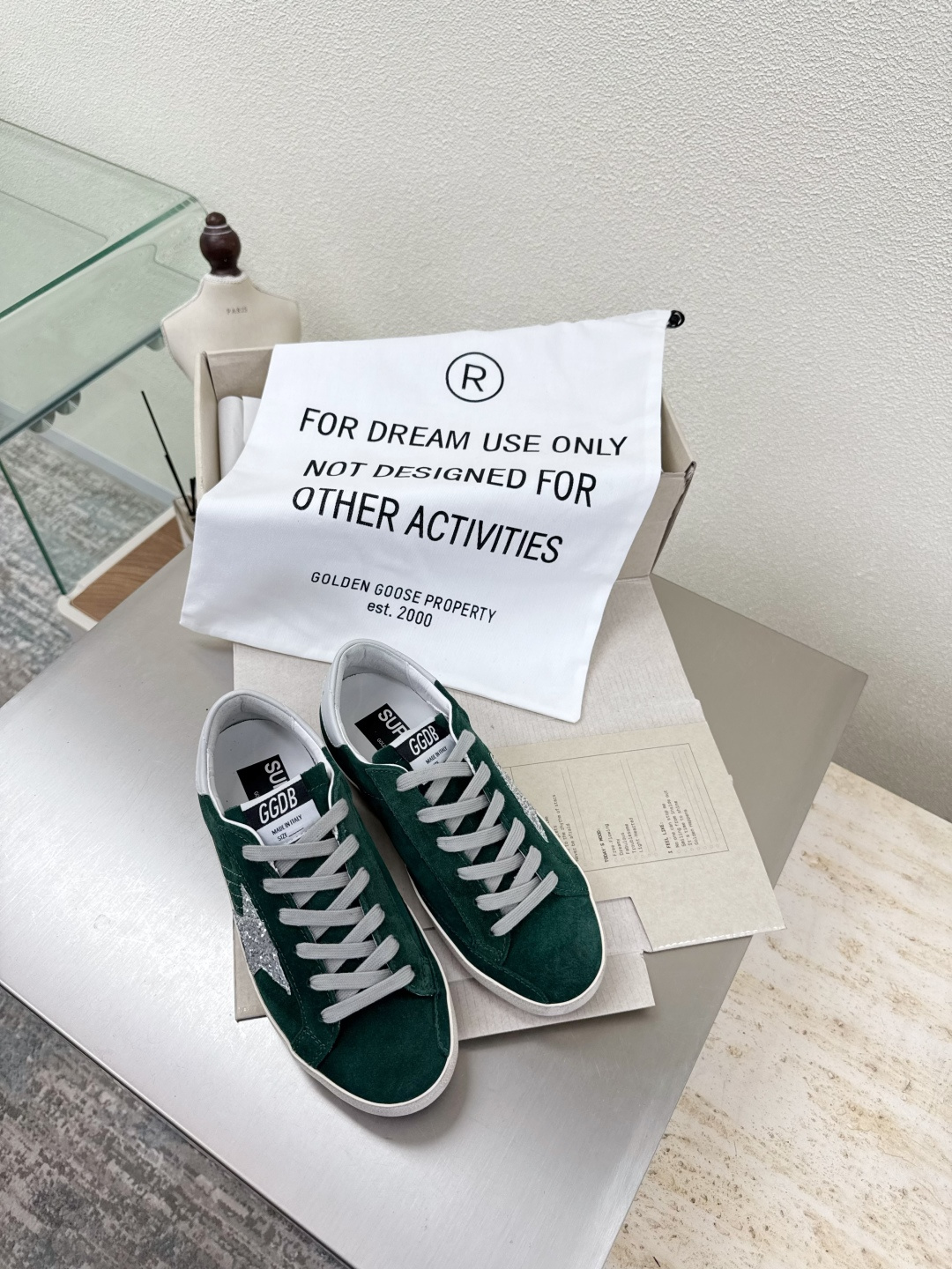 NO:486931,GGDB 25ss couples's German training shoes | Street style cool men's 10 gem green mercerated velvet GGDB 25ss couples's German training shoes are so easy to eat!  The unique old design is matched with classic star elements, and the sense of fashion is full. Whether you are going out with your partner or having a party with friends, you can easily become the focus. Fabric, mercerized beef reverse velvet leather, inner lambskin lining, outsole, original uniform combination outsole, women's model 35 36 37 38 39 40 41 Men's model 39 40 41 42 43 44 45 (men's 39 45 customized size) Configure original packaging, casual shoes/sports shoes, sneakers, sheepskin19860909GGDB 25ss情侣款德训鞋|街头潮酷风 男款10 宝石绿丝光绒 GGDB 25ss情侣款德训鞋也太好嗑啦！ 独特的做旧设计搭配经典的星星元素,时尚感拉满. 无论是和对象出街还是和朋友聚会 都能轻松成为焦点.  面料 对版丝光牛反绒皮  内里 小羊皮里  大底 原版一致组合大底 女款 35 36 37 38 39 40 41 男款39 40 41 42 43 44 45（男39 45 定制码数） 配置原版包装,休闲鞋/运动鞋,sneakers,sheepskin,Women's Shoes