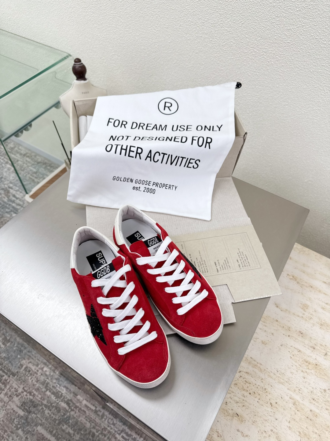 NO:486935,GGDB 25ss couples's German training shoes | Street trendy and cool men's style 10 red Silk GGDB 25ss couples's German training shoes are so easy to eat!  The unique old design is matched with classic star elements, and the sense of fashion is full. Whether you are going out with your partner or having a party with friends, you can easily become the focus. Fabric, mercerized beef reverse velvet leather, inner lambskin lining, outsole, original uniform combination outsole, women's model 35 36 37 38 39 40 41 Men's model 39 40 41 42 43 44 45 (men's 39 45 customized size) Configure original packaging, casual shoes/sports shoes, sneakers, sheepskin19860909GGDB 25ss情侣款德训鞋|街头潮酷风 男款10 红色丝光荣 GGDB 25ss情侣款德训鞋也太好嗑啦！ 独特的做旧设计搭配经典的星星元素,时尚感拉满. 无论是和对象出街还是和朋友聚会 都能轻松成为焦点.  面料 对版丝光牛反绒皮  内里 小羊皮里  大底 原版一致组合大底 女款 35 36 37 38 39 40 41 男款39 40 41 42 43 44 45（男39 45 定制码数） 配置原版包装,休闲鞋/运动鞋,sneakers,sheepskin,Women's Shoes