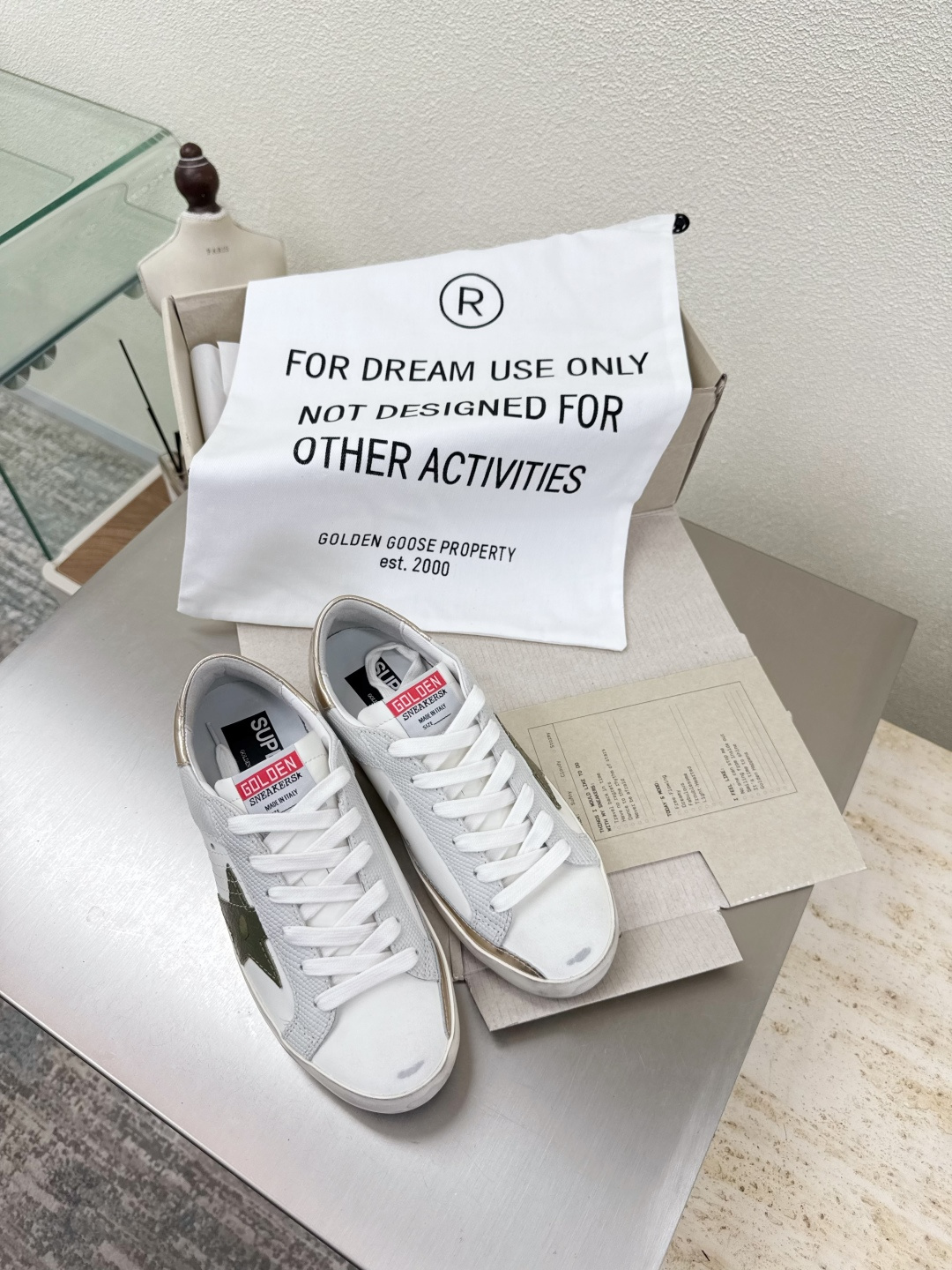 NO:486939,GGDB 25ss couples' German training shoes | Street trendy and cool men's style 10 off-white lizard pattern GGDB 25ss couples' German training shoes are so easy to eat!  The unique old design is matched with classic star elements, and the sense of fashion is full. Whether you are going out with your partner or having a party with friends, you can easily become the focus. Fabric, mercerized beef reverse velvet leather, inner lambskin lining, outsole, original uniform combination outsole, women's model 35 36 37 38 39 40 41 Men's model 39 40 41 42 43 44 45 (men's 39 45 customized size) Configure original packaging, casual shoes/sports shoes, sneakers, sheepskin19860909GGDB 25ss情侣款德训鞋|街头潮酷风 男款10 灰白色蜥蜴纹 GGDB 25ss情侣款德训鞋也太好嗑啦！ 独特的做旧设计搭配经典的星星元素,时尚感拉满. 无论是和对象出街还是和朋友聚会 都能轻松成为焦点.  面料 对版丝光牛反绒皮  内里 小羊皮里  大底 原版一致组合大底 女款 35 36 37 38 39 40 41 男款39 40 41 42 43 44 45（男39 45 定制码数） 配置原版包装,休闲鞋/运动鞋,sneakers,sheepskin,Women's Shoes