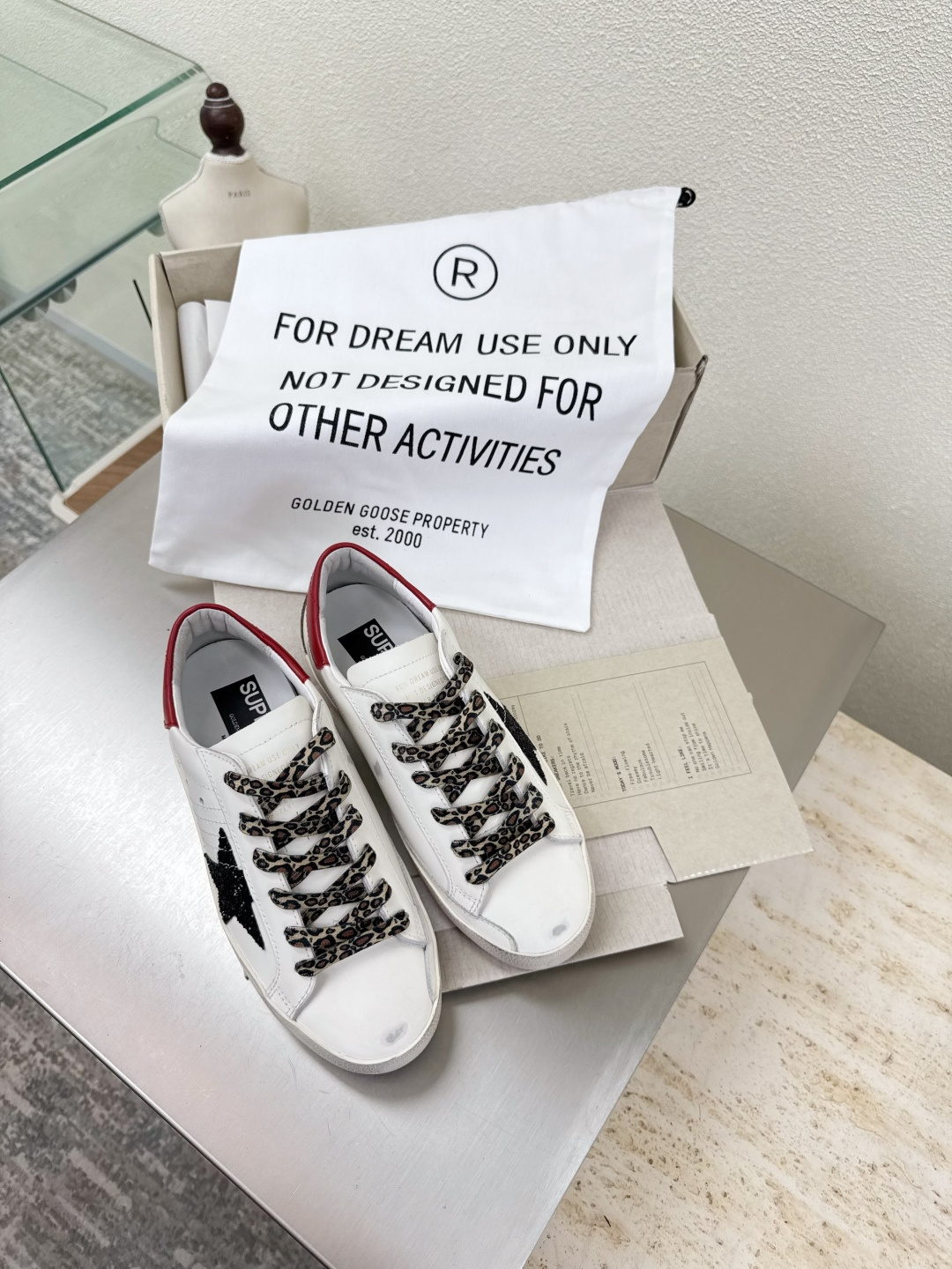 NO:486943,GGDB 25ss couples's German training shoes | Street trendy and cool men's style 10 classic red tail GGDB 25ss couples's German training shoes are so easy to eat!  The unique old design is matched with classic star elements, and the sense of fashion is full. Whether you are going out with your partner or having a party with friends, you can easily become the focus. Fabric, mercerized beef reverse velvet leather, inner lambskin lining, outsole, original uniform combination outsole, women's model 35 36 37 38 39 40 41 Men's model 39 40 41 42 43 44 45 (men's 39 45 customized size) Configure original packaging, casual shoes/sports shoes, sneakers, sheepskin19860909GGDB 25ss情侣款德训鞋|街头潮酷风 男款10 经典红尾 GGDB 25ss情侣款德训鞋也太好嗑啦！ 独特的做旧设计搭配经典的星星元素,时尚感拉满. 无论是和对象出街还是和朋友聚会 都能轻松成为焦点.  面料 对版丝光牛反绒皮  内里 小羊皮里  大底 原版一致组合大底 女款 35 36 37 38 39 40 41 男款39 40 41 42 43 44 45（男39 45 定制码数） 配置原版包装,休闲鞋/运动鞋,sneakers,sheepskin,Women's Shoes