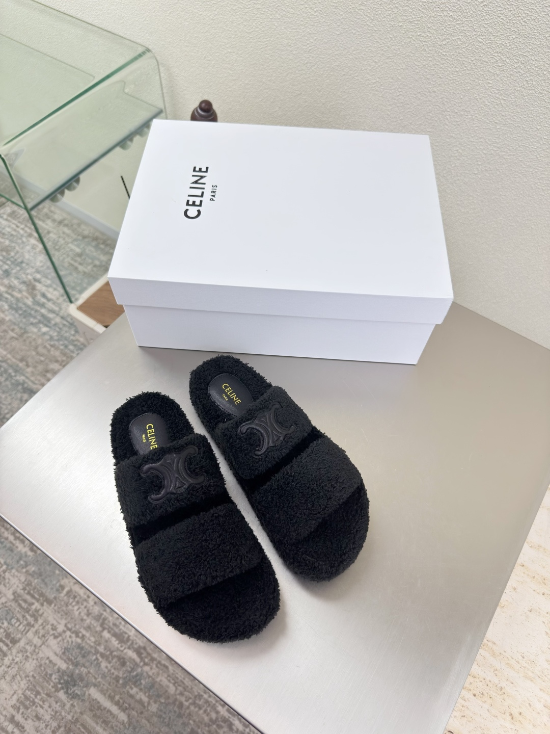 NO:489618,CELINE exclusive short velvet material Arc de Triomphe series Classic slippers Celine Family element design logo Calfskin Arc de Triomphe logo Black Short velvet Full of three-dimensionality Benchmark version Comfortable high-end foot pad lambskin Original design Midsole choose original consistent version Set midsole Original consistent molding outsole Clear three-dimensional Small details See great focus Original consistent fabric Configuration original packaging 35 36 37 38 39 40 41 42 40 41 42 Customized size Super beautiful Super age-reducing, fur shoes slippers, celine, celine, slippers, cowhide, sheepskin19860909CELINE 专属 短绒材质 凯旋门系列 经典拖鞋   赛琳 家族元素设计 logo  小牛皮 凯旋门logo  黑色 短绒  立体感十足 对标对版  舒适高端   垫脚 小羊皮  原版设计 中底选用原版一致 定型中底  原版一致成型大底 清晰 立体  小细节见大专注  原版一致面料  配置原版包装  35 36 37 38 39 40 41 42  40 41 42 码定制 超级美 超级减龄,毛毛鞋拖鞋,celine,celine,slippers,cowhide,sheepskin,Women's Shoes