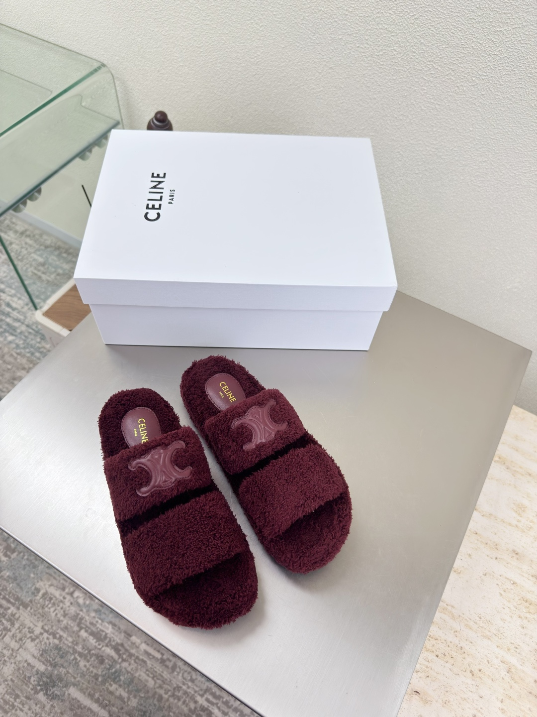 NO:489627,CELINE exclusive short velvet material Arc de Triomphe series Classic slippers Celine Family element design logo Calfskin Arc de Triomphe logo Burgundy short velvet full of three-dimensionality Benchmark version Comfortable high-end footbed lambskin Original design Midsole choose original consistent version Set midsole Original consistent molding outsole Clear three-dimensional Small details See great focus Original consistent fabric Configuration original packaging 35 36 37 38 39 40 41 42 40 41 42 Customized size Super beautiful Super age-reducing, fur shoes slippers, celine, celine, slippers, cowhide, sheepskin19860909CELINE 专属 短绒材质 凯旋门系列 经典拖鞋   赛琳 家族元素设计 logo  小牛皮 凯旋门logo  酒红 短绒  立体感十足 对标对版  舒适高端   垫脚 小羊皮  原版设计 中底选用原版一致 定型中底  原版一致成型大底 清晰 立体  小细节见大专注  原版一致面料  配置原版包装  35 36 37 38 39 40 41 42  40 41 42 码定制 超级美 超级减龄,毛毛鞋拖鞋,celine,celine,slippers,cowhide,sheepskin,Women's Shoes
