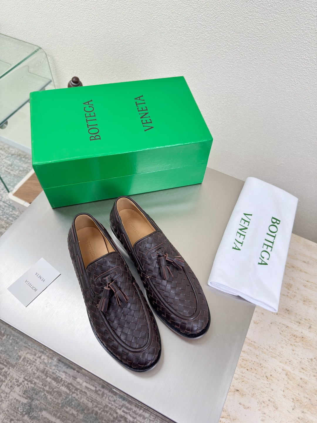 NO:492115,Tassel embellishment 10mm knitting, men and women, high-end color matching, BV Derby shoes, flat design, calfskin series, flat design, high-end, built-in foot pad, toe, braided, inlaid shoe mouth, brown, men's 10 This classic model is simply the latest bv ceiling, colorful and versatile, millimeter-level, hand-woven, high-end, fabric is hand-woven with top layer of cowhide, foot pad sheepskin inner comfortable and high-end, outsole is Italian leather outsole & injection rubber process, light dyeing process, benchmarking, original packaging, shoe bags are printed with glue logo technology, the highest end of the market, hot melt glue is used to shape the toe, heel is easy to rebound and not deform, upper car line is selected from Italian computer needle truck, fine workmanship, original packaging, treat customers sincerely 35 36 37 38 39  40 41 42 (40 41 42 Customized), loafers, bottega veneta, loafers, cowhide, sheepskin, Leather soles19860909流苏点缀 10毫米级编织 男女款 高定配色 BV 德比鞋 平底设计 小牛皮系列 平底设计 高端 内置垫脚 鞋头 编织 镶嵌鞋口 咖啡色 男款10 这款经典款 简直bv最新天花板啦 彩色百搭  毫米级 手工编织而成 高档舒适 面料选用头层牛皮手工编织而成  垫脚羊皮内里舒适高端 大底选用意大利真皮大底&注塑橡胶工艺 运用轻染工艺 对标对版 选用原版包装 鞋子布袋采用印胶logo工艺 市场最高端 采用热熔胶定型鞋头 后跟 易回弹不变形  鞋面车线选用意大利电脑针车 做工精细 选用原版包装 真心对待客人 35 36 37 38 39 40 41 42 （40 41 42 定制）,乐福鞋,bottega veneta,loafers,cowhide,sheepskin,Leather soles,Women's Shoes