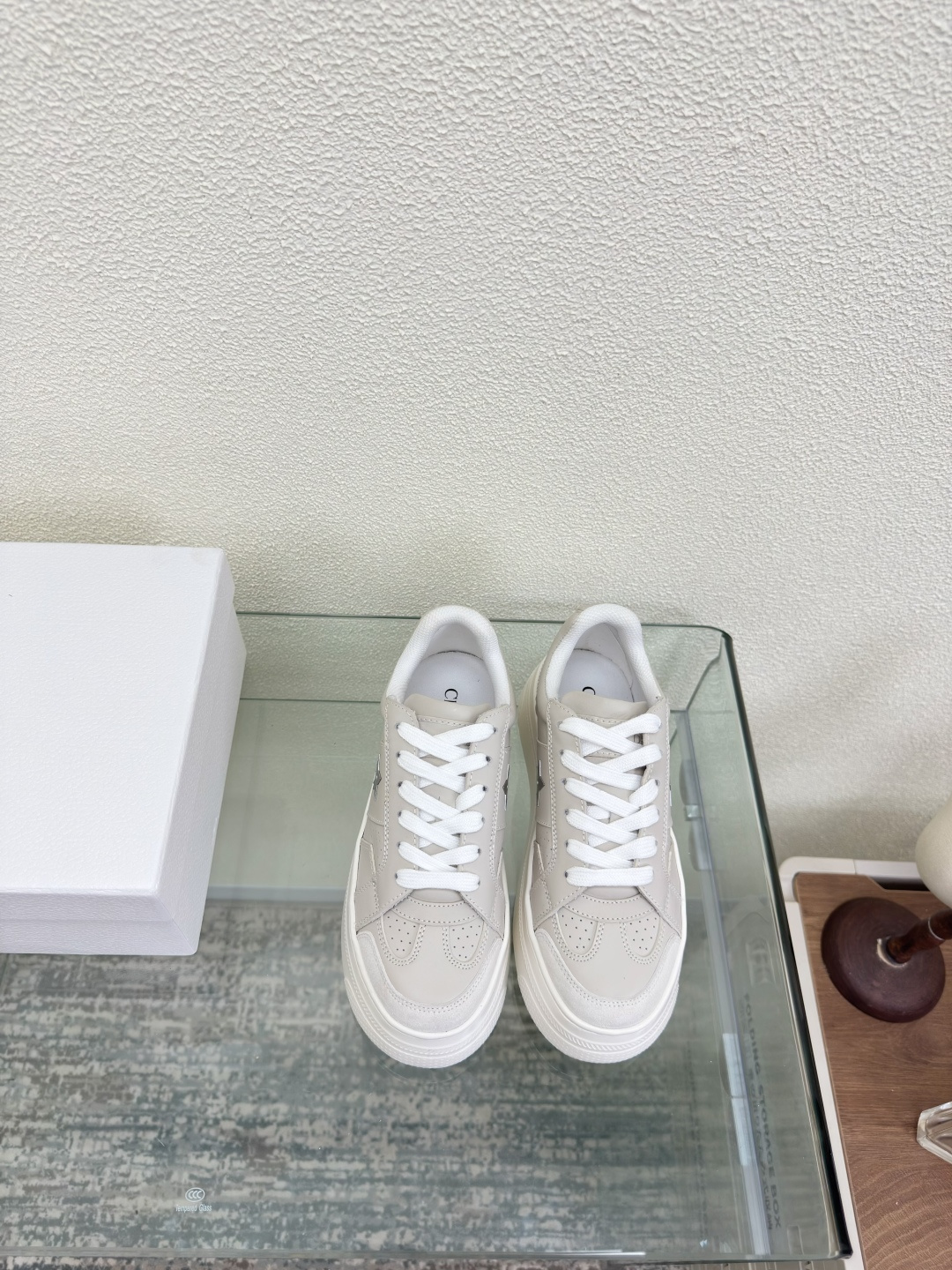 NO:533700,Dior thick sole sneakers original consistent gray with white outsole top layer cowhide full texture Calfskin shoe shape upgraded to the ultimate foot feeling Super beautiful This year's essential fashion items D-DOLL series classic pearl accessories are fashionable and versatile, full of girly feeling, more joyful than a little outsole integrally formed original outsole with brand logo printed with a little hourly dress. Five-star outsole original consistent size female 35 36 37 38 39 40 41 female 40 41 customized size with original packaging, casual shoes/sports shoes, dior, sneakers, cowhide19860909Dior 厚底 运动鞋 原版一致 灰色 搭配白色大底 头层牛皮 质感满满 小牛皮 鞋型升级到极致脚感 超级美 今年必不可少的时尚单品 D-DOLL系列经典珍珠配饰时髦又百搭,少女感十足 欣喜不止一点点 大底 一体成型  原版大底印有品牌logo,装饰搭配有一点点小时装.   五星 大底 原版一致  码数 女 35 36 37 38 39 40 41  女40 41 定做码数 配原版包装,休闲鞋/运动鞋,dior,sneakers,cowhide,Women's Shoes