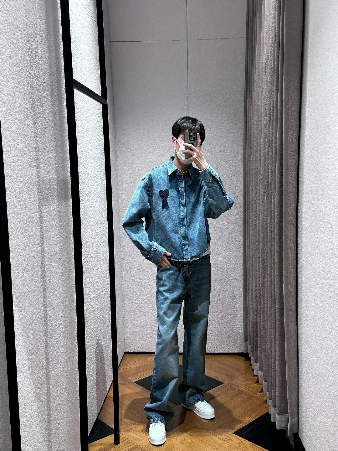 High-Quality Women’s Cowboy Shirt by Ami Decoeur with Customized Details - 图片 3