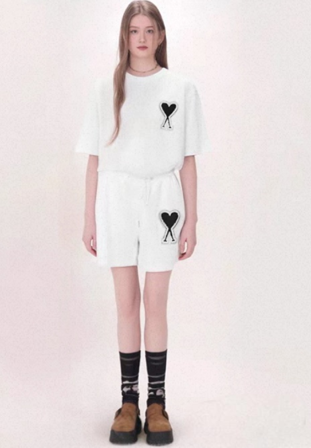 High-Quality Women’s Suit with Classic Embroidery Shorts for Men and Women - 图片 4