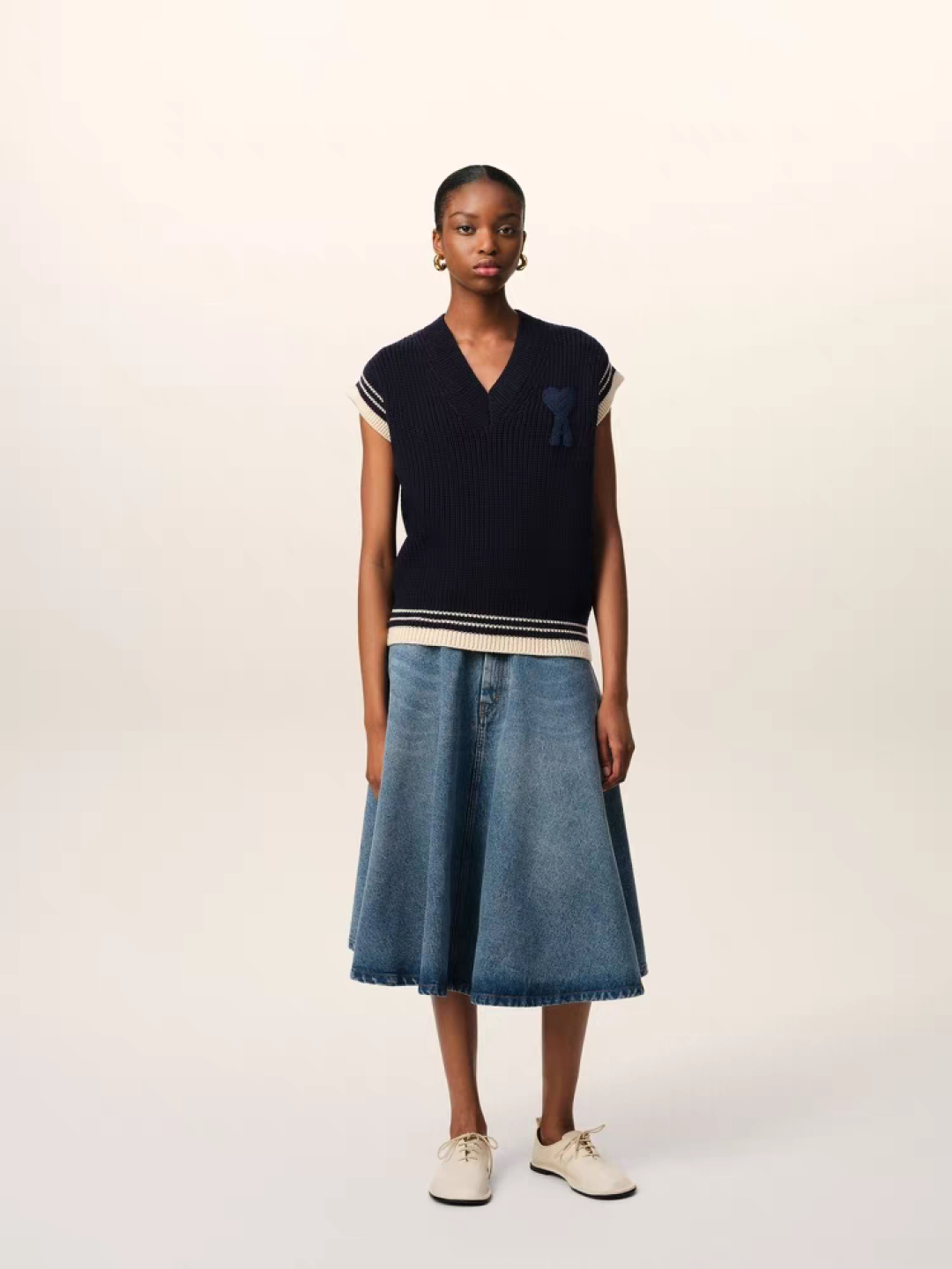 “2025 AMI Paris Winter Collection: High-Quality Women’s Clothes in Boran Almond Colors”