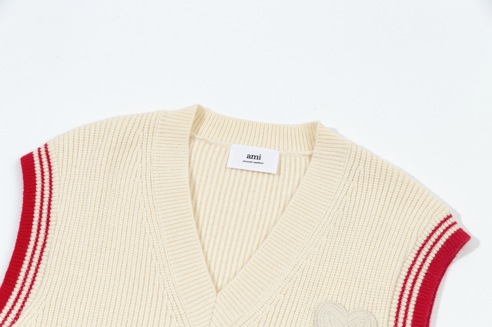 “2025 AMI Paris Winter Collection: High-Quality Women’s Clothes in Boran Almond Colors” - 图片 7