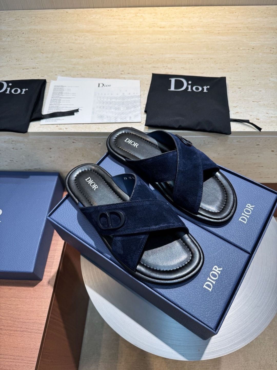 Sandalias Alias Dior para Hombre en Piel de Becerro con Diseño Cruzado