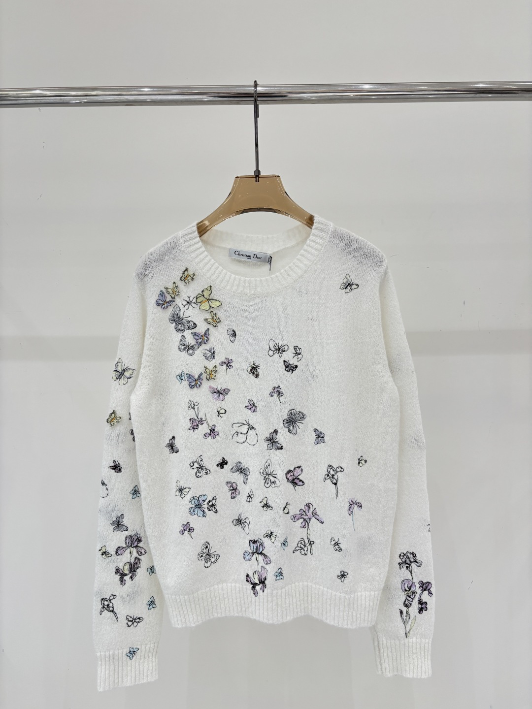 NO:799146,D long sleeves｜26 early spring new style round neck colorful butterfly embroidery jacquard three-dimensional decoration soft waxy casual thin knitted long sleeves color white sizeSML,,dior,19860909D家长袖｜26早春新款圆领彩色蝴蝶刺绣提花立体装饰软糯休闲薄款针织长袖 颜色白色 sizeSML,,dior,,Women's clothing