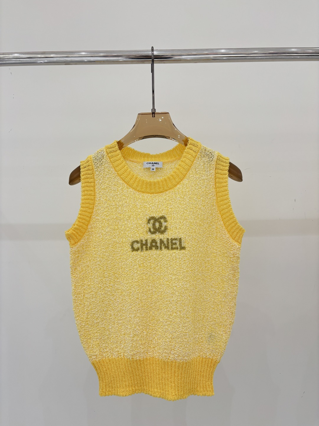 NO:799148,Xiaoxiang vest｜26 early spring new round neck letter logo gold thread decoration soft and waxy simple casual knitted vest color yellow sizeSML,,19860909小香背心｜26早春新款圆领字母logo金线装饰软糯简约休闲针织背心 颜色黄色 sizeSML,,,Women's clothing