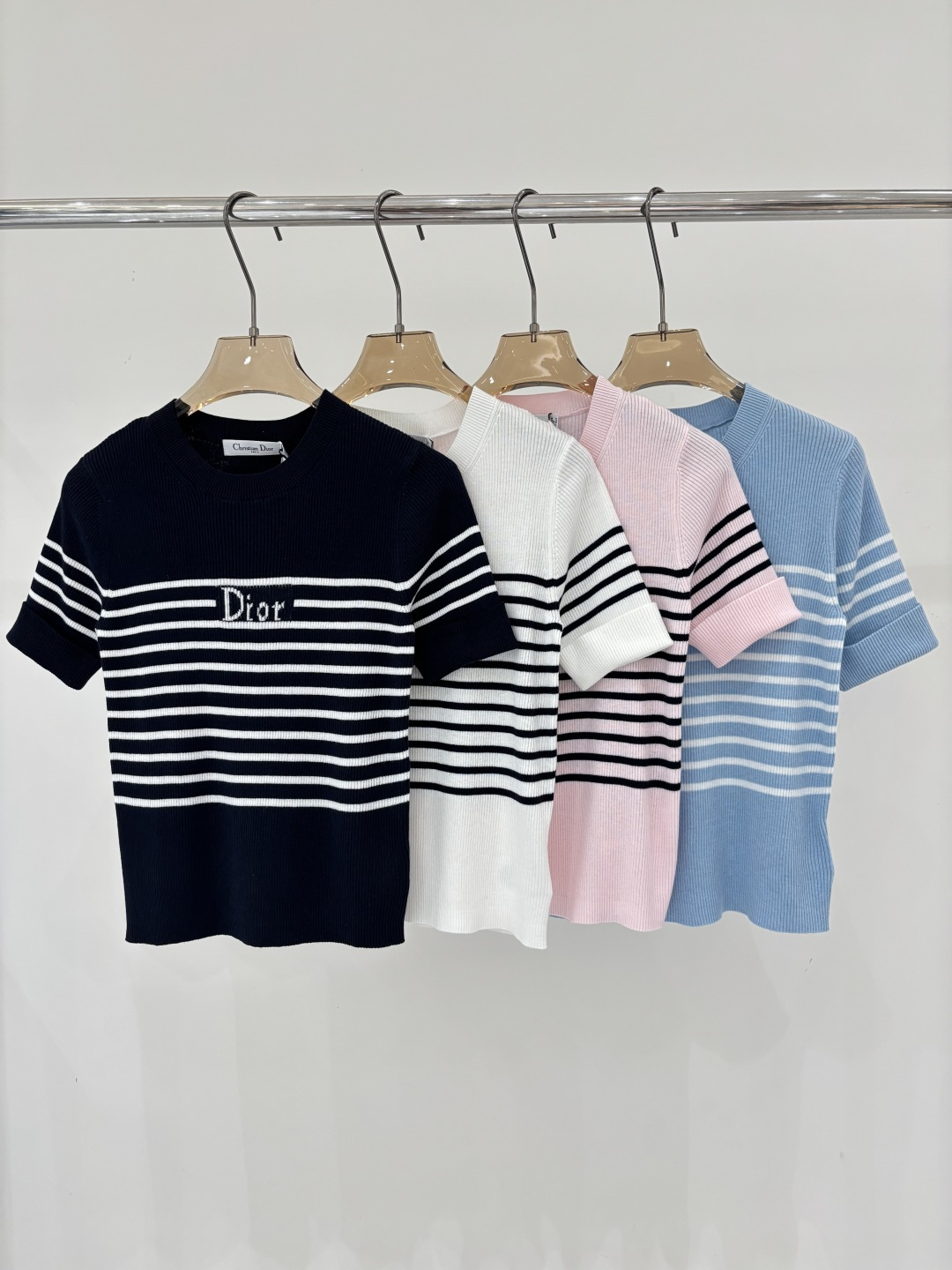 NO:799197,D Home Short Sleeves｜26 Early Spring New Style Round Neck Letter Logo Stripes Color Blocking Jacquard Simple Casual Knitted Short Sleeves Color Navy Blue White Pink Blue sizeSML,, dior, T-shirt,19860909D家短袖｜26早春新款圆领字母logo条纹拼色提花简约休闲针织短袖 颜色藏蓝 白色 粉色 蓝色 sizeSML,,dior,T-shirt,,Women's clothing
