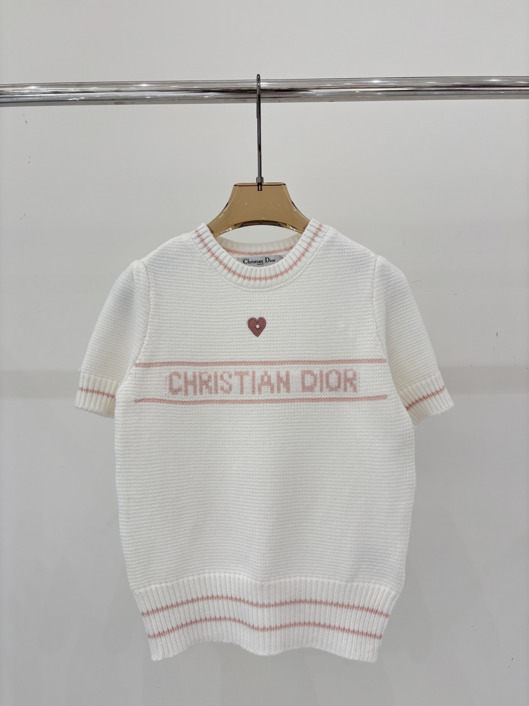 NO:799207,D Home Short Sleeves｜26 Early Spring New Style Round Neck Letter Logo Contrast Color Design Love Embroidery Jacquard Soft Waxy Casual Knitted Short Sleeves Color White sizeSML,, dior, T-shirt,19860909D家短袖｜26早春新款圆领字母logo撞色设计爱心刺绣提花软糯休闲针织短袖 颜色白色 sizeSML,,dior,T-shirt,,Women's clothing
