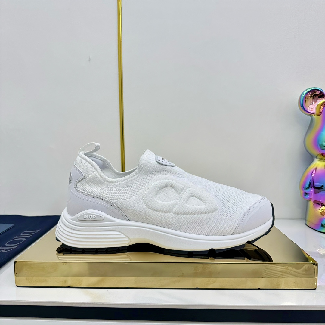 NO:265491,Men's Size 39-45 Dior Dad Shoes Show latest Star Series This Star Dad Dad Shoes is a new product in autumn 2024. It is rich in classic series with a fashionable retro style. It is carefully crafted and can be matched with casual styles throughout the year. The Dad Shoes-style shoe style shoe style, which conforms to the trend of the retro market, also indicates the model of this pair of shoes!  B uses delicate textured leather and mesh fabric materials to splice the shoe body, and there are conspicuous letter CDs on both sides of the shoe body to indicate the identity, and the shoe body outlines the details, making the shoe look less monotonous and retro three-dimensional!  Exquisite packaging for delivery counter, original custom leather fabric, imported breathable net, sole open mold, anti-slip sole, 3.5CM thick, men's size 38-45, dad shoes, dior, dior, sneakers, cowhide19860909男码男码39-45 Dior迪奥 老爹鞋 秀场最新Star系列 这款 Star 老爹运动鞋是二零二四秋季新品,以时髦复古风格丰富经典系列.精心制作,可全年与休闲造型搭配 顺应复古市场的趋势的 Dad Shoes风格鞋款鞋舌上r标志 也注明了这双鞋的型号！B运用了质感细腻的皮革和网眼布面材质拼接成鞋身,鞋身两侧有显眼的字母CD 表明身份,鞋身多处线条勾勒细节 让鞋子看起来不那么单调、复古立体感十足！配送专柜精美包装 面料原版定制牛皮 内里进口透气网里 鞋底开模防滑大底 底厚3.5CM 男码38-45,老爹鞋,dior,dior,sneakers,cowhide,Women's Shoes