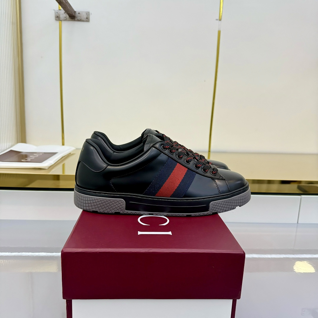 NO:670287,Top version men's model Gucci Latest GG series casual sports shoes sneakers GUCCI GG series sports shoes classic brown canvas + leather stitching, red and green stripes on the side are very recognizable. It is OK for daily casual wear!  The sole is made of rubber material, comfortable and wear-resistant, comes with original packaging box and dust bag, classic GUCCl elements, fashionable purchase, a must-have for trendy people. Exquisite packaging at the delivery counter. Fabric: Original custom imported first-layer cowhide, lining custom-made imported sheepskin, original molded non-slip Tpu outsole, bottom thickness 2.5CM Size:  Men's size 39-45~45, custom-made, non-refundable, casual shoes/sports shoes, gucci, gucci, sneakers, cowhide, sheepskin19860909顶级版本男款 Gucci古驰 最新GG系列 休闲 运动鞋 球鞋 GUCCI GG系列运动鞋 经典棕色帆布+皮革拼接,侧面红绿条纹超有辨识度.日常休闲穿搭都很OK！鞋底橡胶材质,舒适耐磨,附原包装盒和尘袋,GUCCl经典元素,时尚买用,潮 人必入 配送专柜精美包装 面料:原版定制进口头层牛皮 内里定制进口羊皮里 鞋底原版开模防滑Tpu大底 底厚2.5CM Size : 男款39-45～45定做不退换,休闲鞋/运动鞋,gucci,gucci,sneakers,cowhide,sheepskin,Women's Shoes