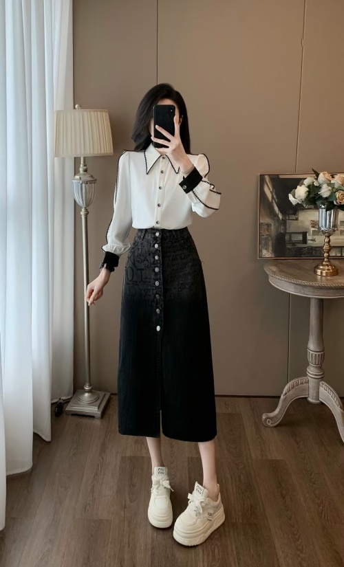 Chic Spring/Summer Set: Contrast Trim Blouse with High-Waisted Denim Skirt 1 Chic Spring/Summer Set: Contrast Trim Blouse with High-Waisted Denim Skirt