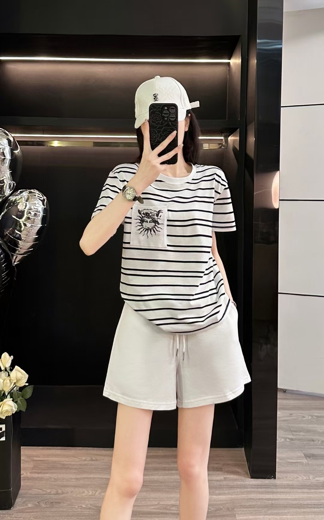 High-Quality Women’s Outfits: Summer Striped T-Shirts for Seaside Travel