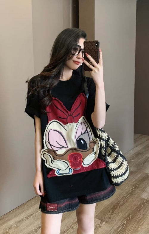 Daisy Duck Applique T-Shirt & Denim Shorts Set - Summer Casual Outfit 1 Daisy Duck Applique T-Shirt & Denim Shorts Set - Summer Casual Outfit