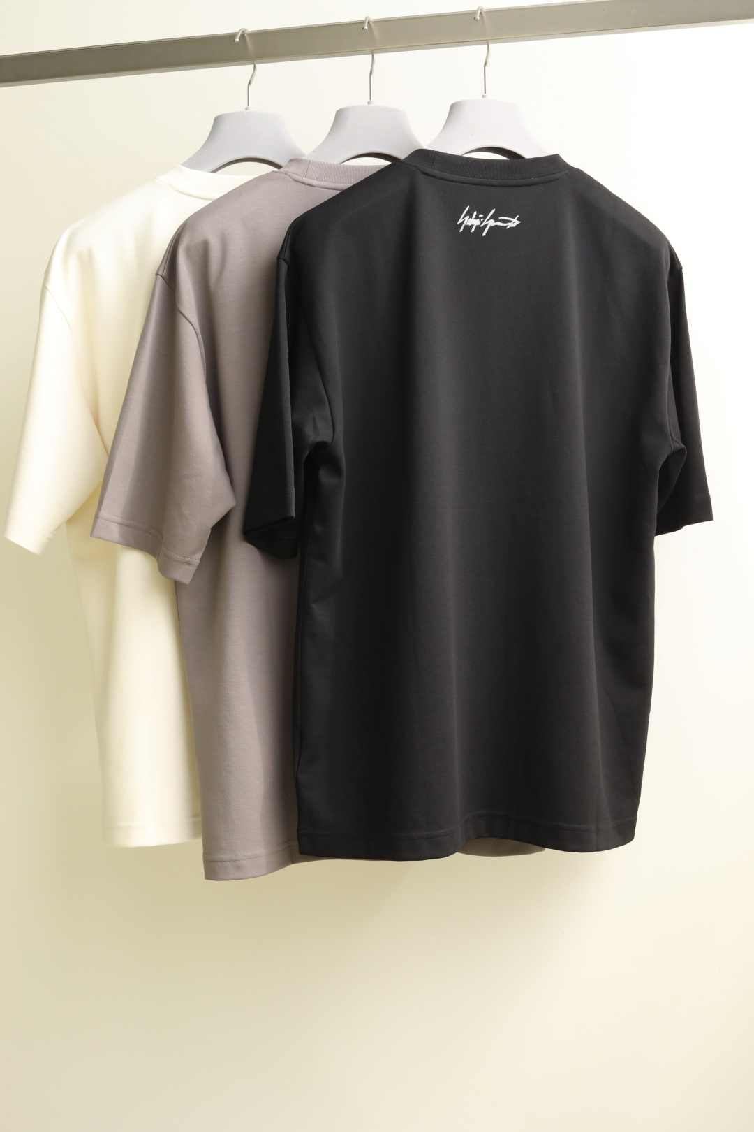 🔥🔥Yohji 山本春夏秀款系列 精选79.1%贡缎棉➕20.1%聚酯纤维，混纺面料艰巨天然物的亲肤性与