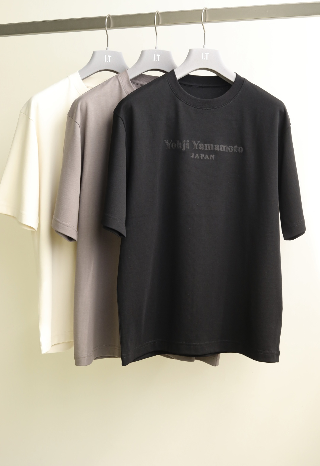 🔥🔥Yohji 山本春夏秀款系列 精选79.1%贡缎棉➕20.1%聚酯纤维，混纺面料艰巨天然物的亲肤性与