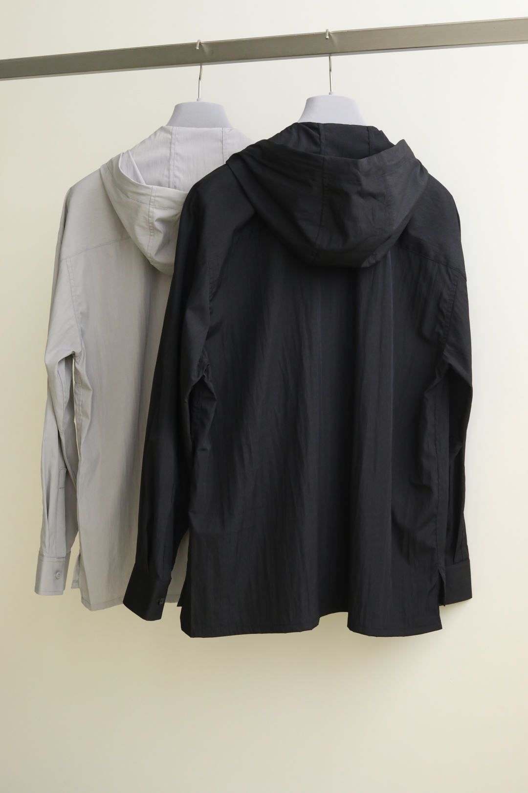 SS春夏新款，Yo*hji ya*ma风格技能双色卫衣。 清爽的春夏季风格，本体主料采用72%聚酯纤维➕