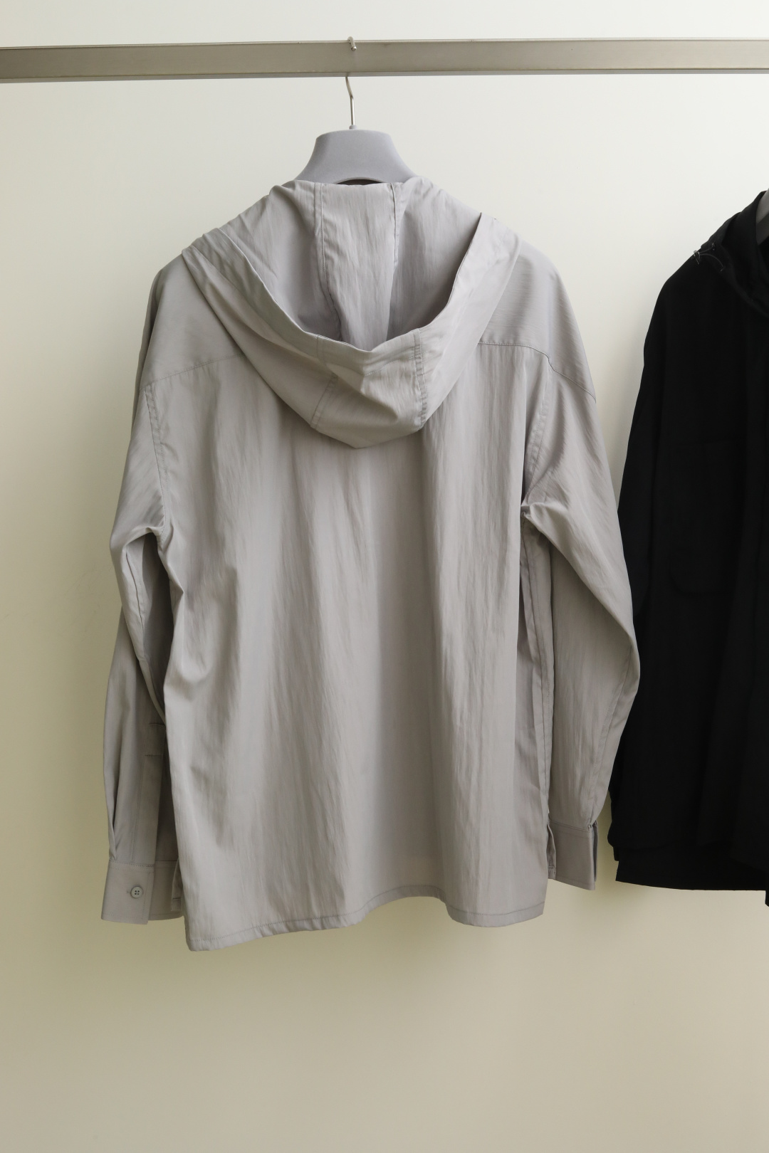 SS春夏新款，Yo*hji ya*ma风格技能双色卫衣。 清爽的春夏季风格，本体主料采用72%聚酯纤维➕