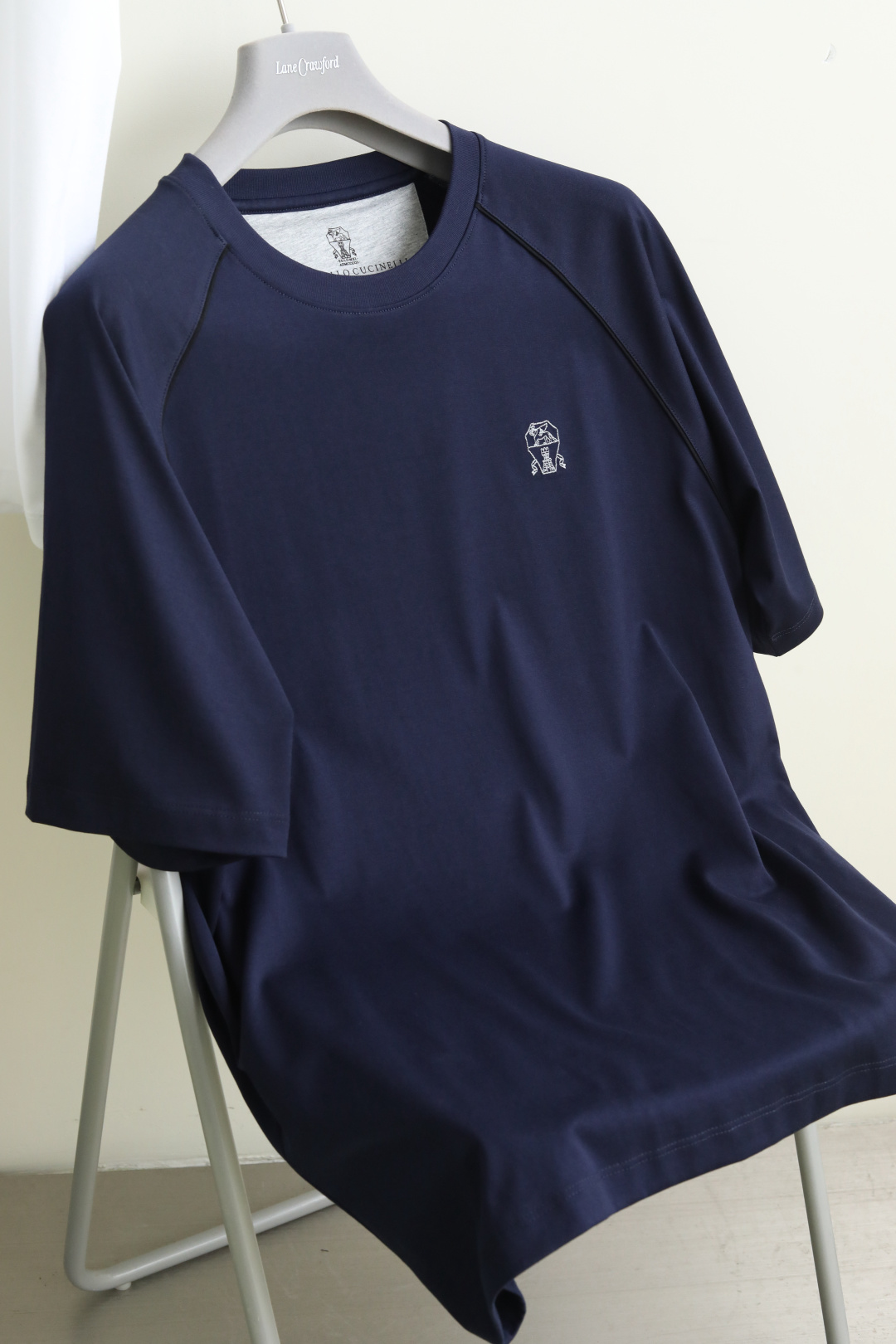 SS 春夏BC 轻薄微阔版T恤，清爽舒柔的体感，肩部添加设计感线条 上身更能突显与众不同。修饰肩胸比例，