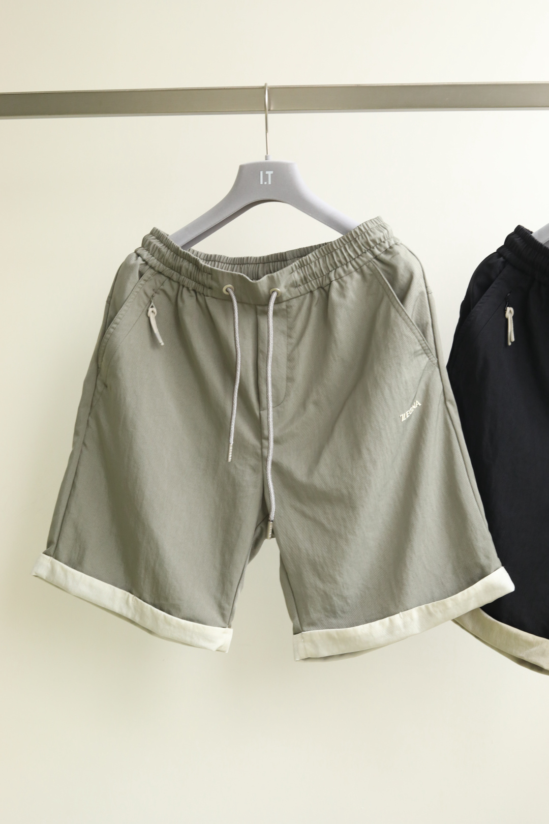 NO:160877,ZZ*GNA Jay 25 summer new casual shorts lazy and casual and comfortable to wear, original custom fabric, simple and versatile, original auxiliary accessories, color black green, number 48-56 #88317,,shorts,alexander wang19860909ZZ*GNA 杰*亚 25年夏季新款休闲短裤 慵懒随性舒适好穿,原版定制面料,简单又百搭的一款,原版辅料配件 颜色黑色 绿色 码数48-56 #88317,,shorts,alexander wang,Men's clothing