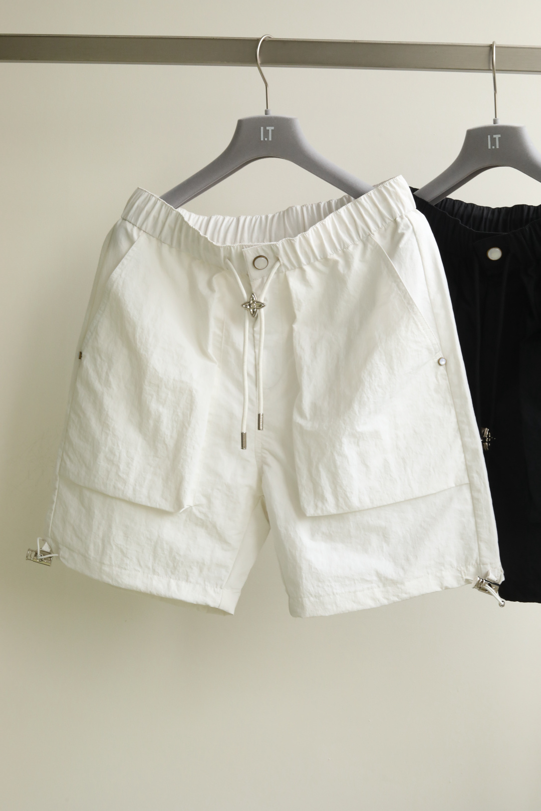 NO:152362,LV Donkey Home 25 summer new shorts Custom fabric custom logo, all kinds of hardware accessories are imported raw materials, a single item that cannot be missed Color black white Number of 48-56 #88335,,louis vuitton,louis vuitton,louis vuitton,shorts,alexander wang19860909LV驴家 25年夏季新款短裤 定制面料定制logo,各种五金配件全是进口原材料,不可错过的一款单品 颜色黑色 白色 码数48-56 #88335,,louis vuitton,louis vuitton,louis vuitton,shorts,alexander wang,Men's clothing