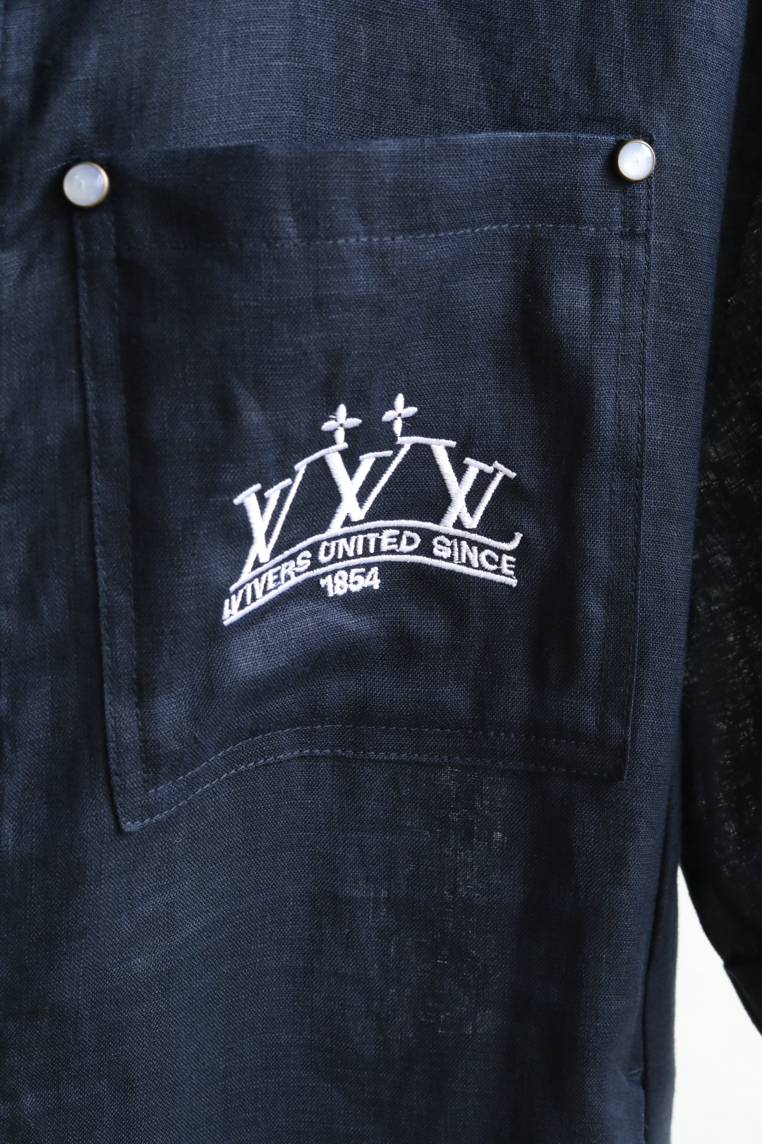 Louis Vuitton Summer Set: Lightweight Tencel Linen, Premium Hardware - Limited Edition 6 cmp i1745205402997 8415 0 4