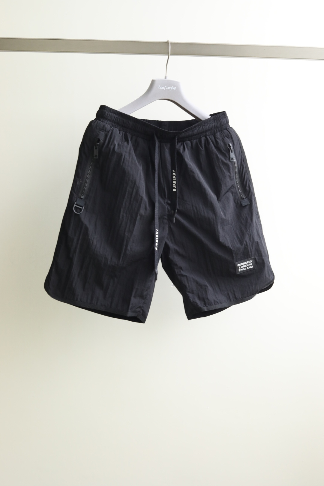 NO:159571,Burb**y*Ba*li New 25-year summer beach pants set. Summer must-have quick-dry shorts, windproof, rainproof and sun protection, super light!  Custom fabric accessories, excellent quality!  Set can be sold separately Color brown black Number of 48-56 #88319, Burberry, shorts, alexander wang19860909Burb**y*巴*莉 25年夏季新品沙滩裤套装 夏天必备速干短裤,防风防雨防晒,超级轻盈！定制面料辅料,品质杠杠的！套装可拆分开销售 颜色咖色 黑色 码数48-56 #88319,,burberry,shorts,alexander wang,Men's clothing