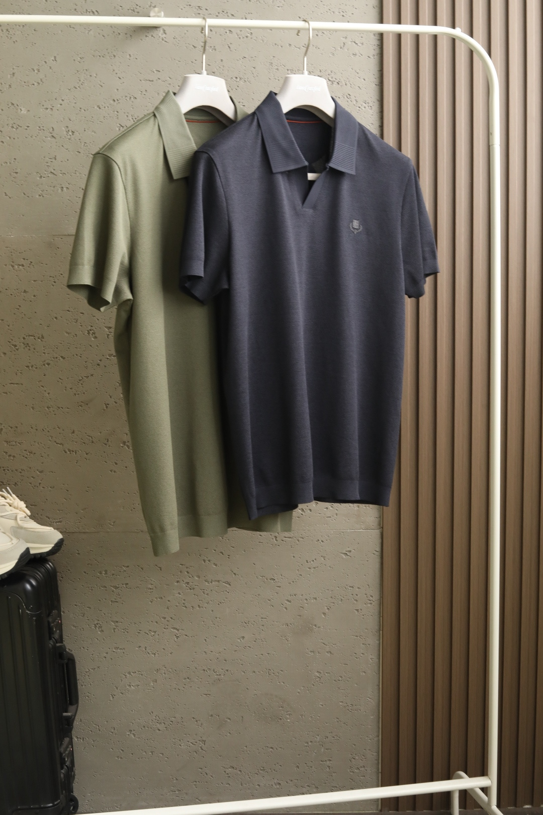 🔥 Loro Piana春夏款混纺针织🧶翻领 | 品质之选，清爽潇洒🔥**👕 **高品质面料**：精选5