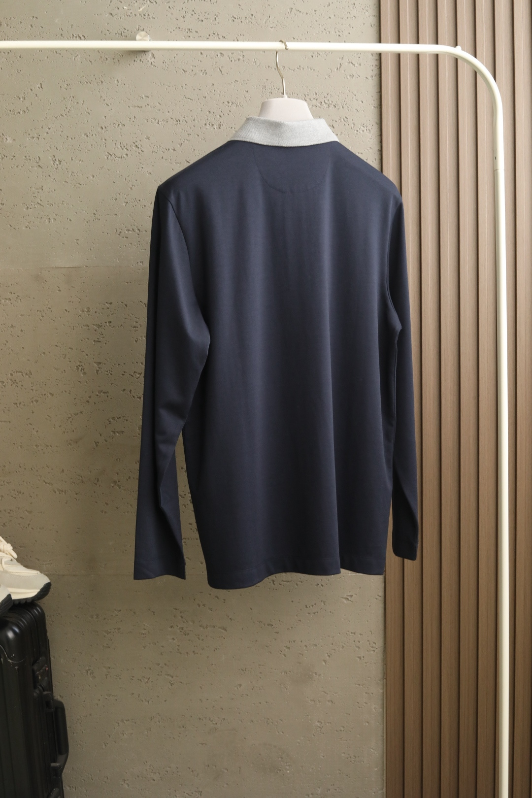 NEW# 🔥🔥🔥2026 SS春夏新款# 静奢风格B*C家双色长袖T恤。定织细纹肌理柔滑面料，75%长绒