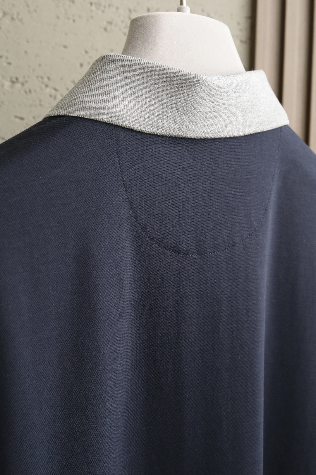 NEW# 🔥🔥🔥2026 SS春夏新款# 静奢风格B*C家双色长袖T恤。定织细纹肌理柔滑面料，75%长绒