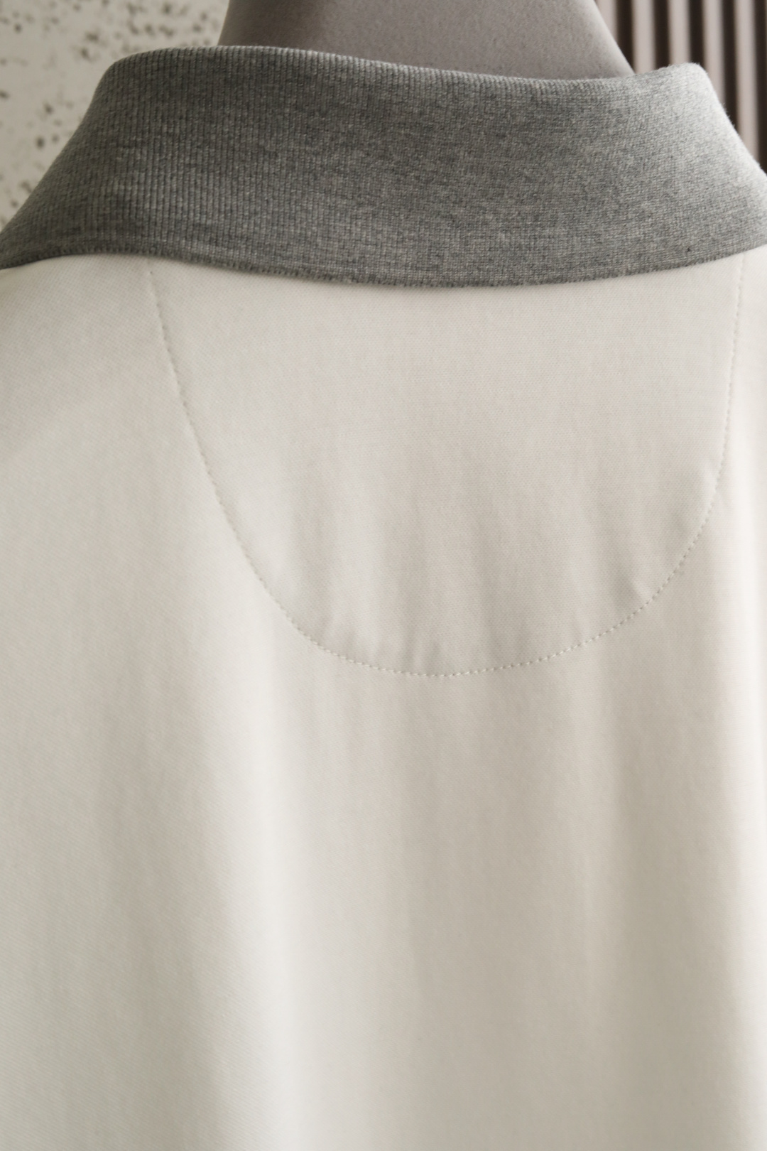 NEW# 🔥🔥🔥2026 SS春夏新款# 静奢风格B*C家双色长袖T恤。定织细纹肌理柔滑面料，75%长绒