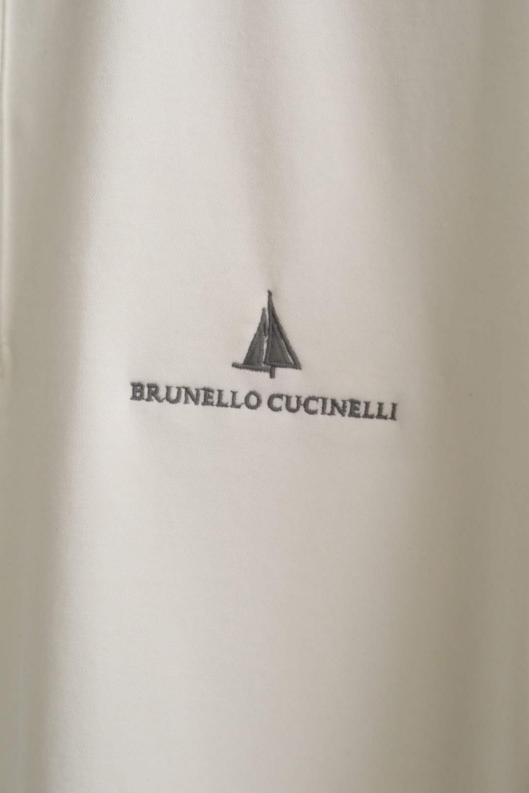 NEW# 🔥🔥🔥2026 SS春夏新款# 静奢风格B*C家双色长袖T恤。定织细纹肌理柔滑面料，75%长绒