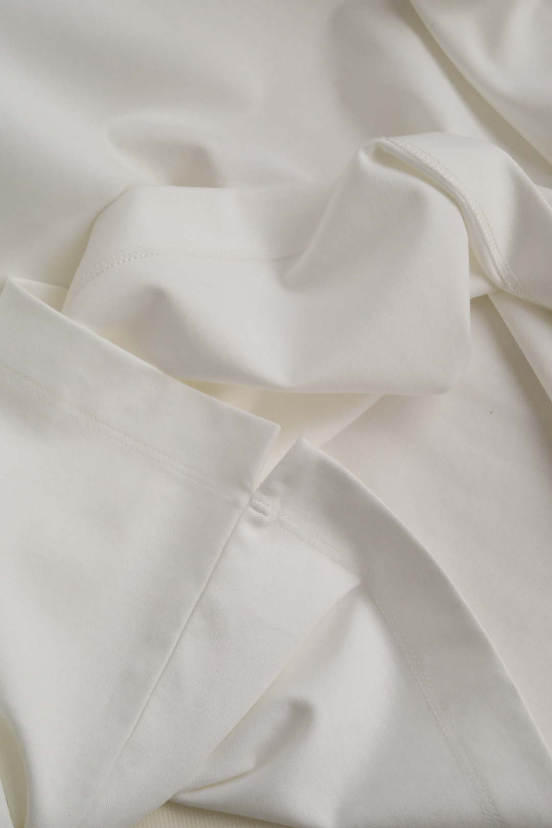 NEW# 🔥🔥🔥2026 SS春夏新款# 静奢风格B*C家双色长袖T恤。定织细纹肌理柔滑面料，75%长绒