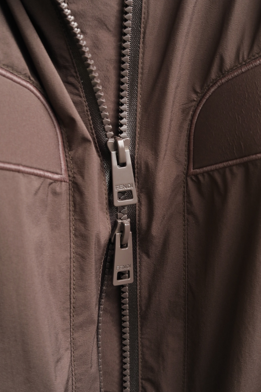 🔥🔥🔥2026年春款上新FE*DI 芬*迪 26春季新款夹克外套立体剪裁廓形版型上身显瘦帅气！衣身印双F