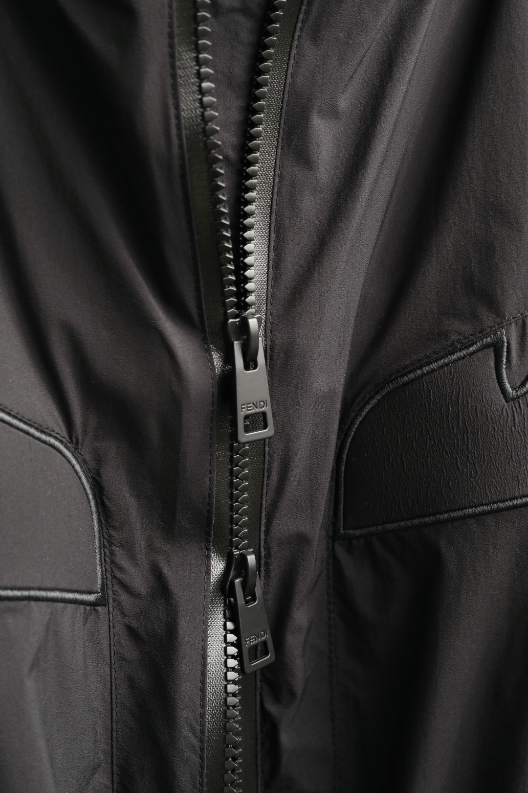 🔥🔥🔥2026年春款上新FE*DI 芬*迪 26春季新款夹克外套立体剪裁廓形版型上身显瘦帅气！衣身印双F