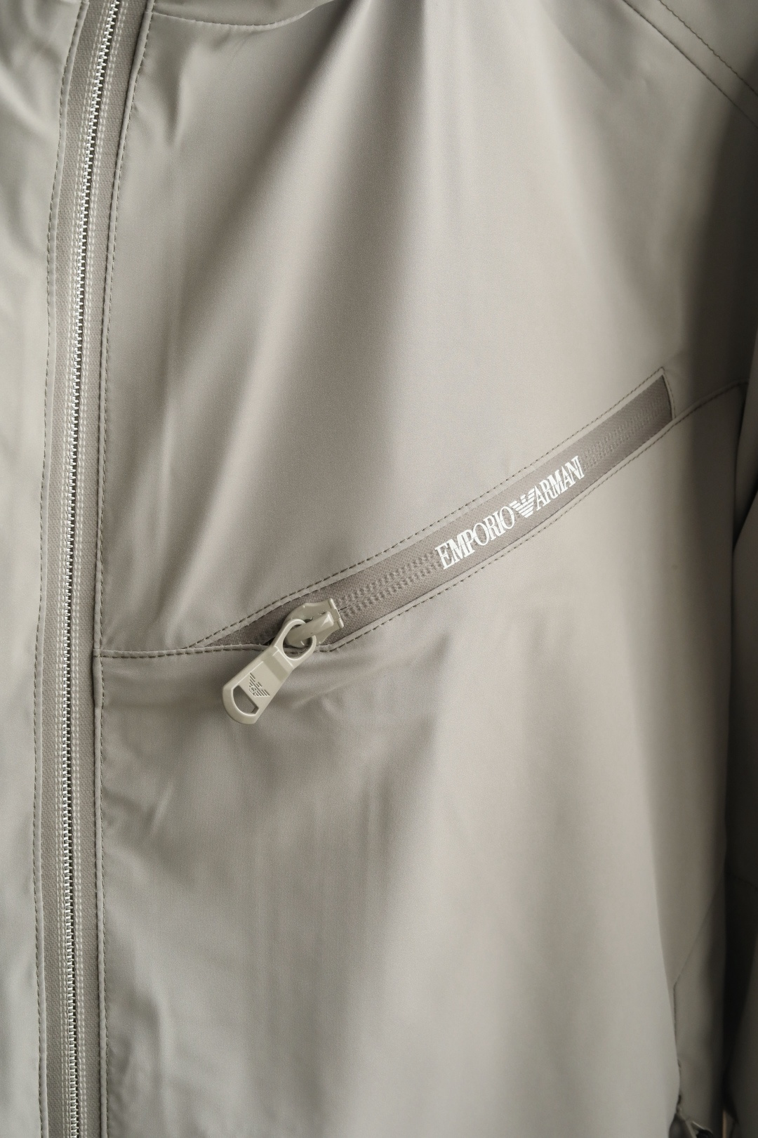 🔥春款上新Em*ioA*min 阿*尼 26年春季连帽夹克简约时尚通勤外套 顶级进口锦纶面料 定制原版五